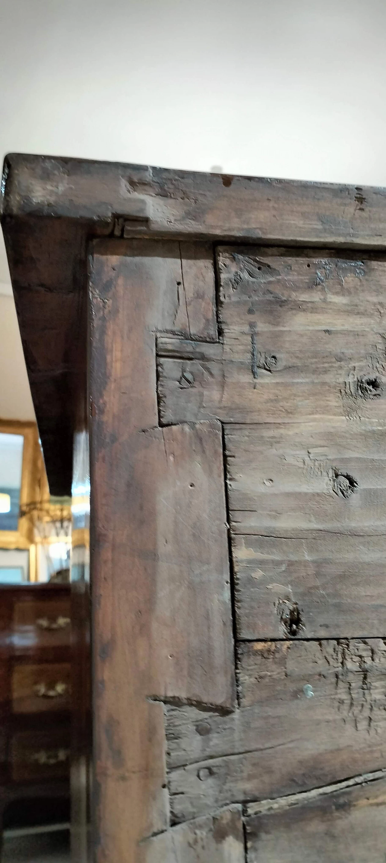 Cassettone Luigi XVI in noce, ebano violetto e legno di rosa, '700 3