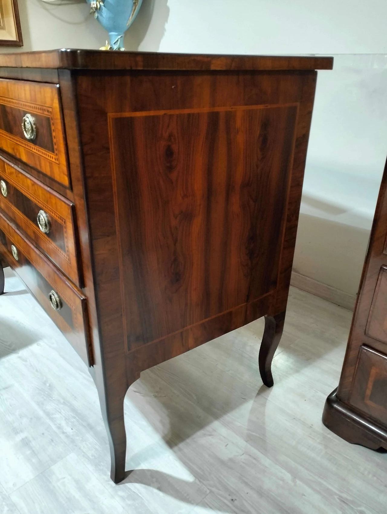 Cassettone Luigi XVI in noce, ebano violetto e legno di rosa, '700 4