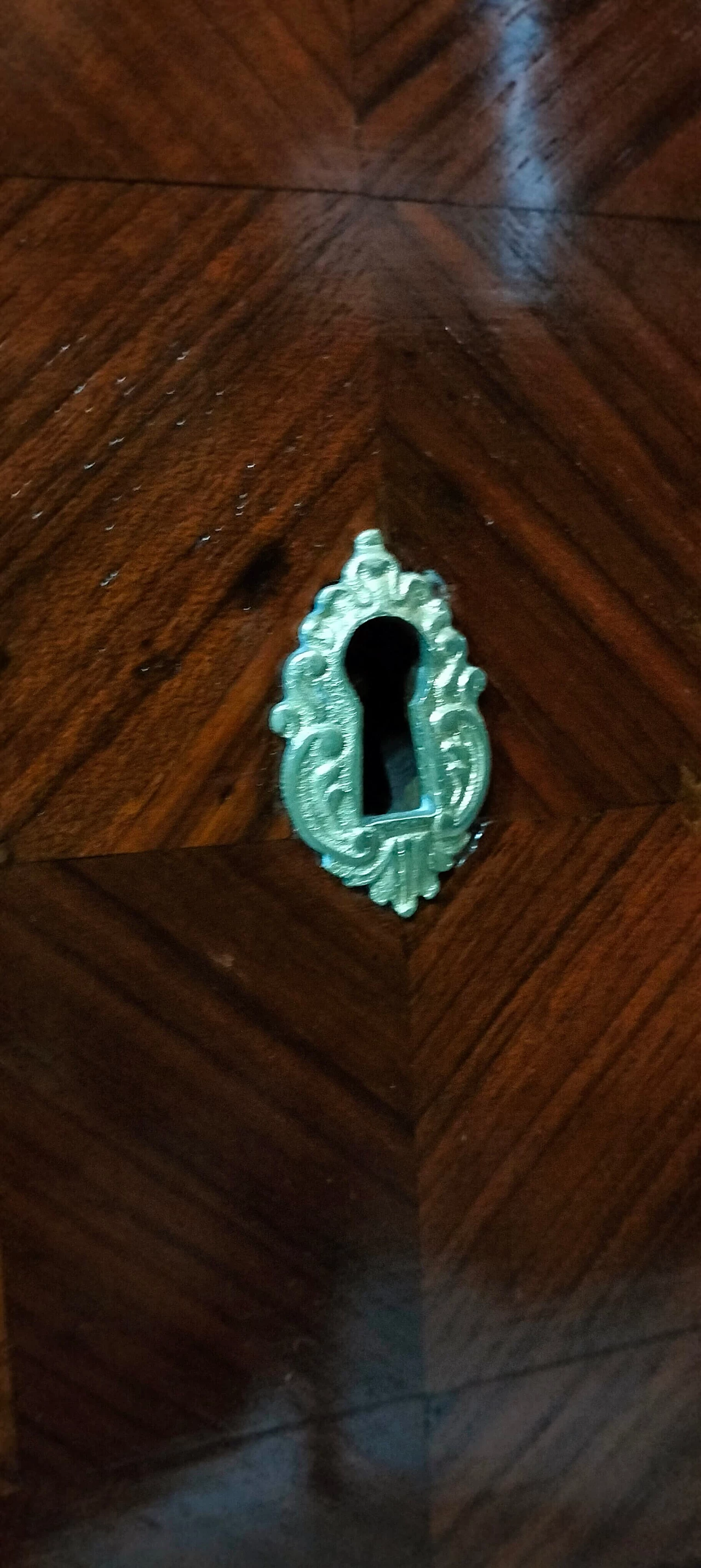 Ribalta in radica di noce e legno di rosa, '700 4