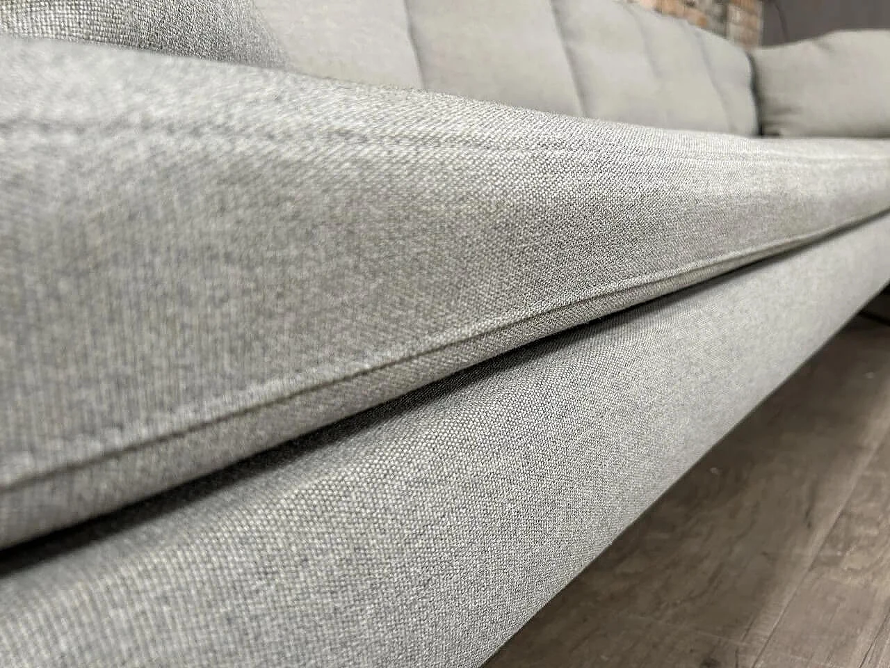 Stricto Sensu sofa in light grey fabric by Didier Gómez for Ligne Roset 3