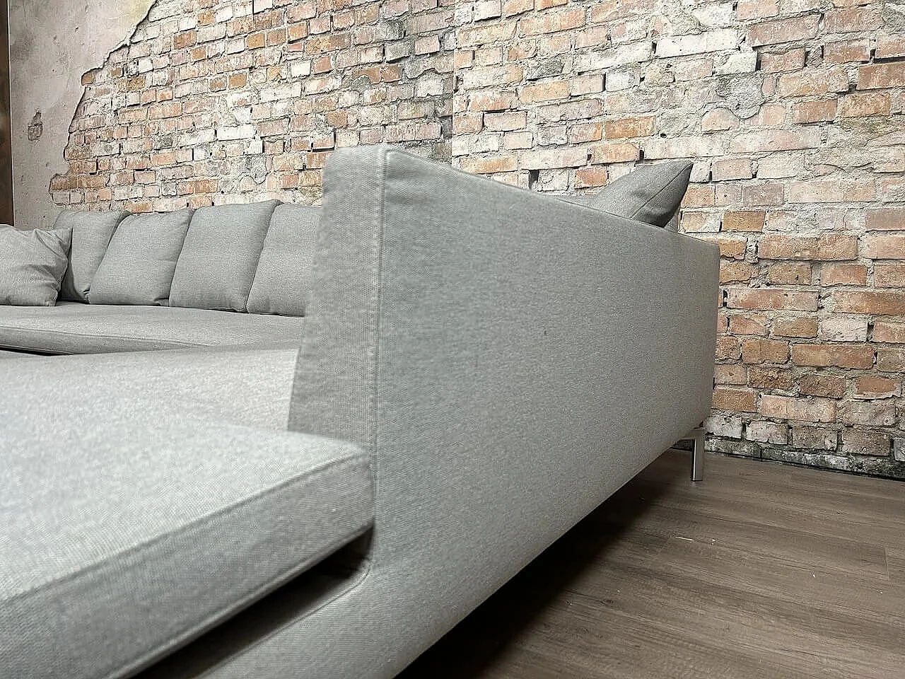 Stricto Sensu sofa in light grey fabric by Didier Gómez for Ligne Roset 7