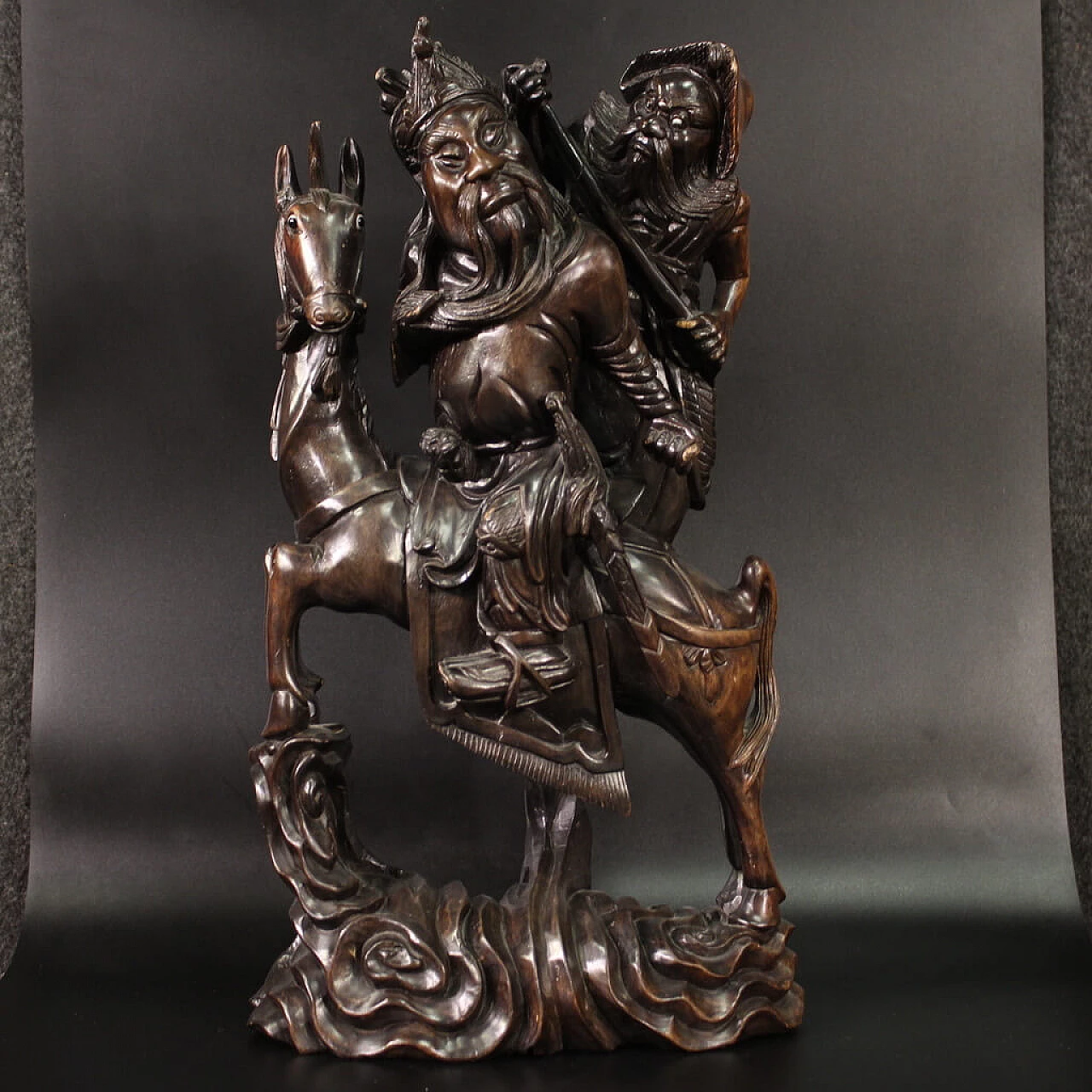 Guerriero a cavallo e figura, scultura in legno esotico 1