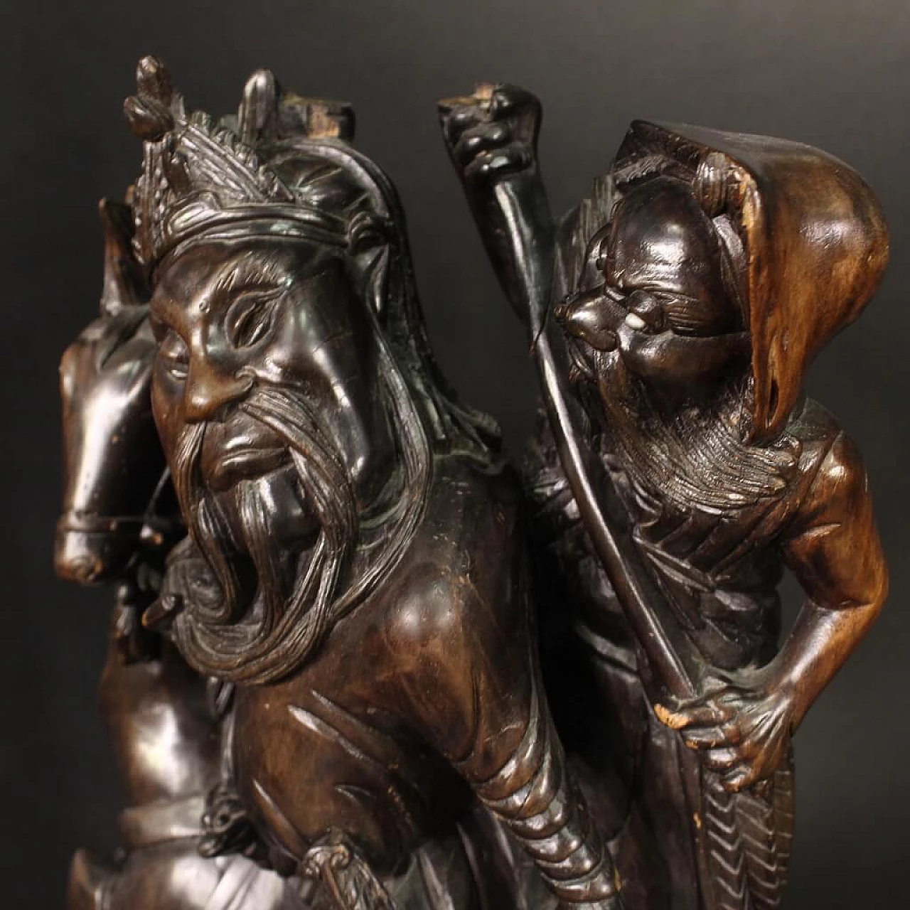 Guerriero a cavallo e figura, scultura in legno esotico 8