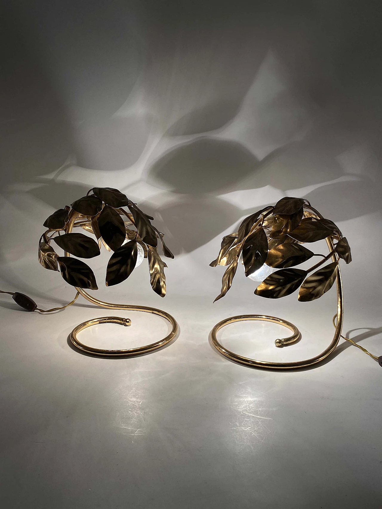 Coppia di lampade da tavolo in ottone con foglie di Bottega Gadda, anni '70 21