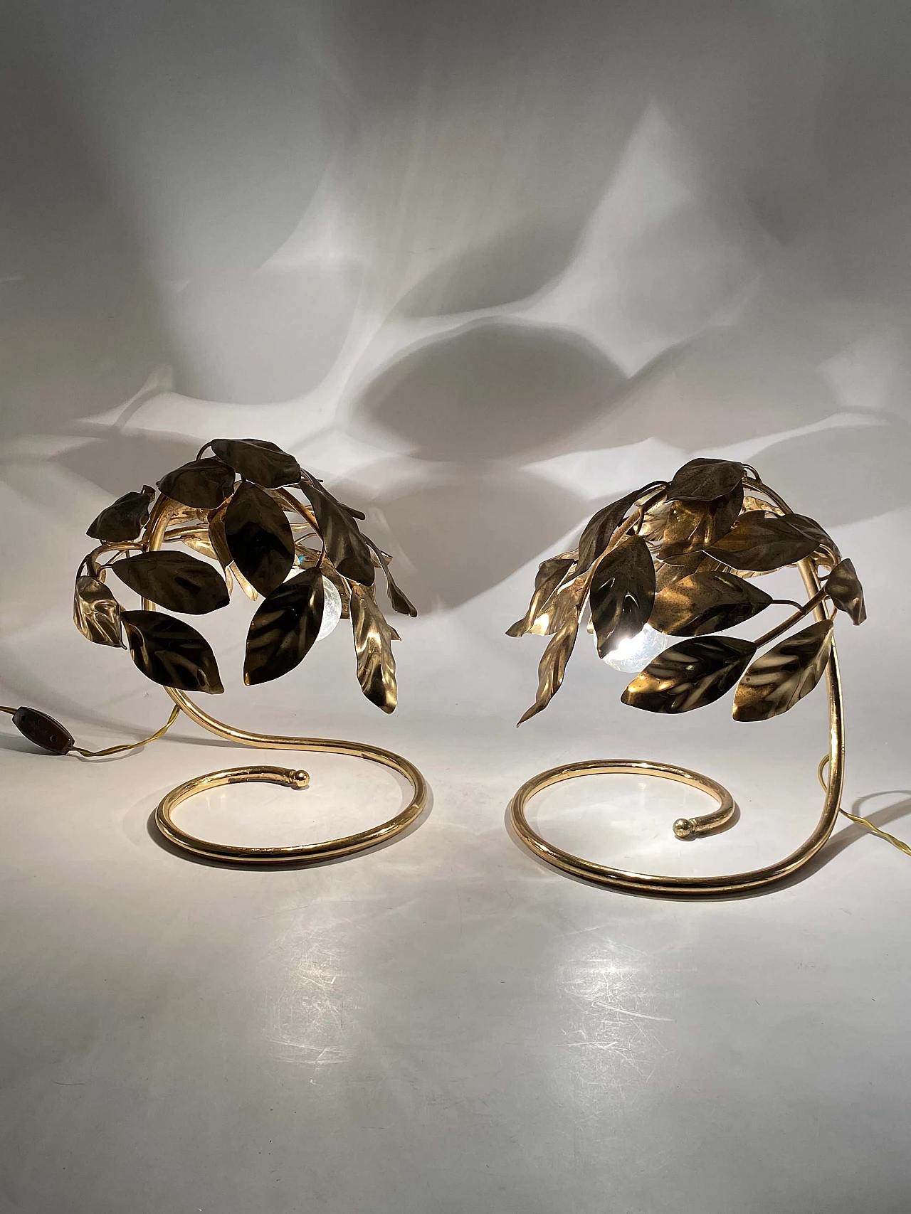 Coppia di lampade da tavolo in ottone con foglie di Bottega Gadda, anni '70 22