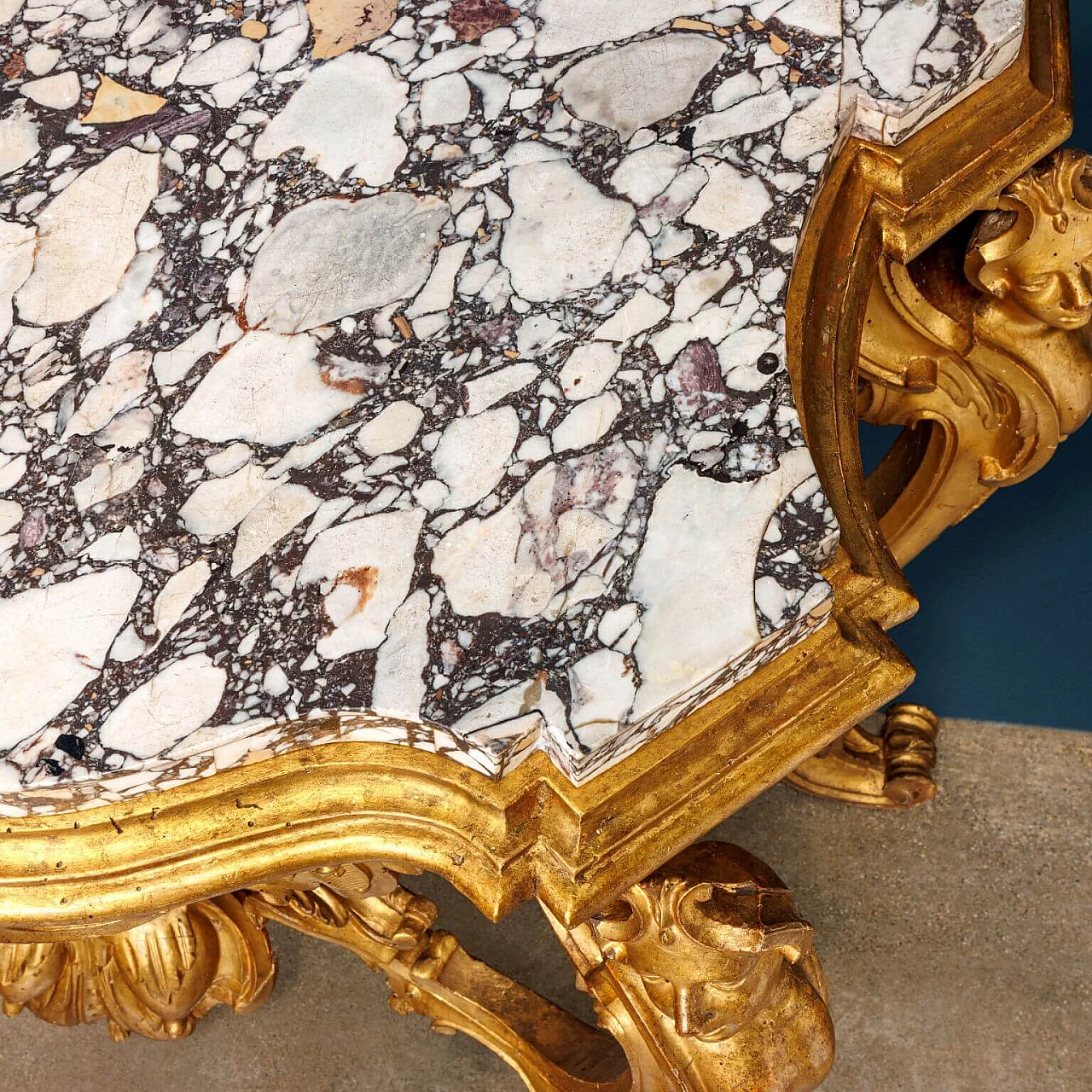 Tuscan carved and gilded wooden console table with medicean breccia top, 18th century 4