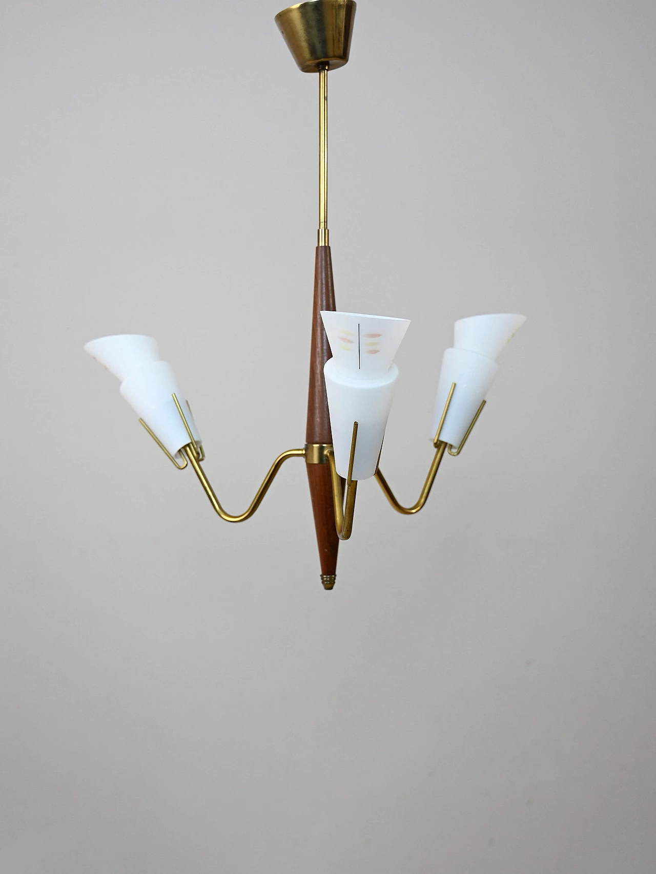 Lampadario in teak a tre luci con bracci in ottone e paralumi in vetro opalino, anni '60 1