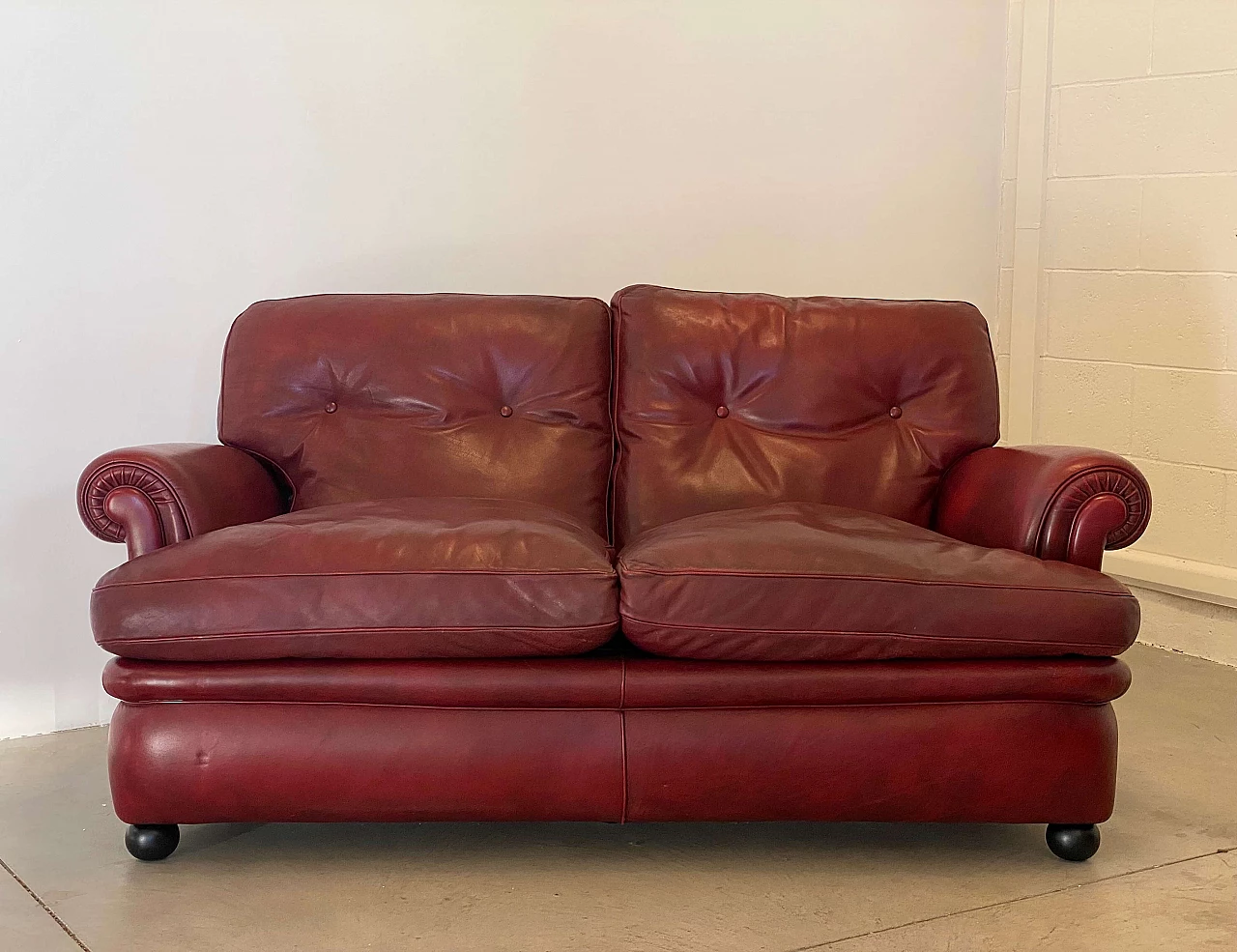 Burgundy leather and lacquered wood sofa by Poltrona Frau, 1980s 1