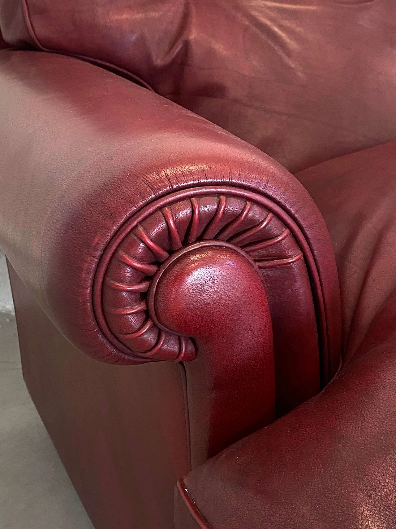 Burgundy leather and lacquered wood sofa by Poltrona Frau, 1980s 5