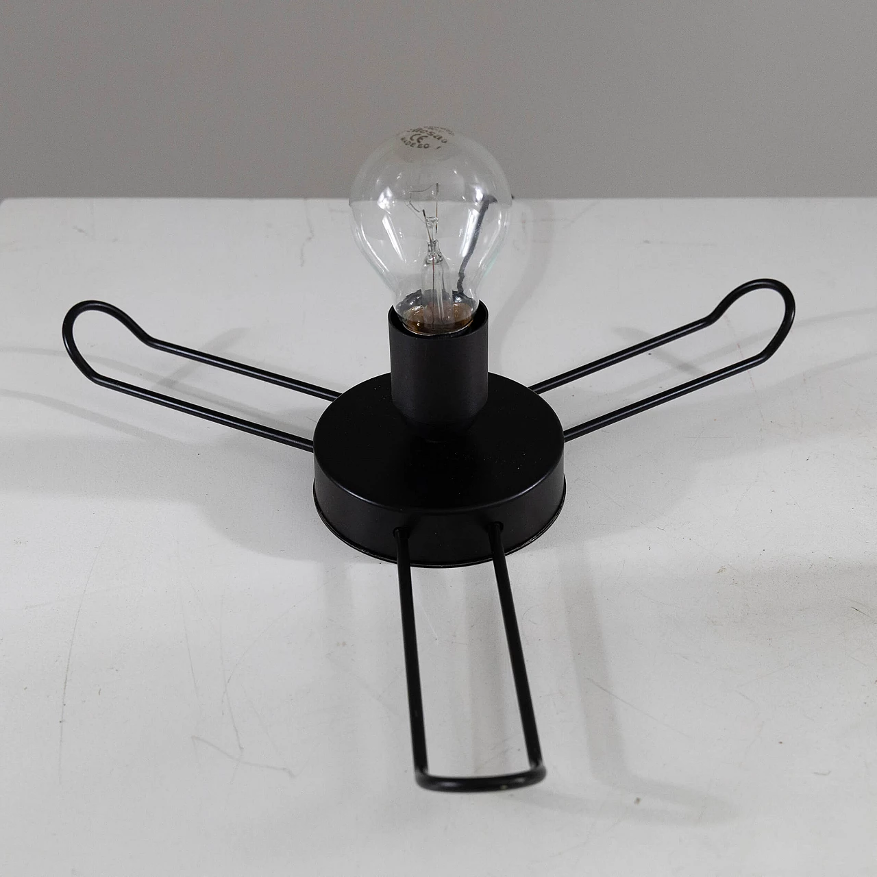 Lampada da tavolo in metallo nero e vetro di Murano, anni '70 7