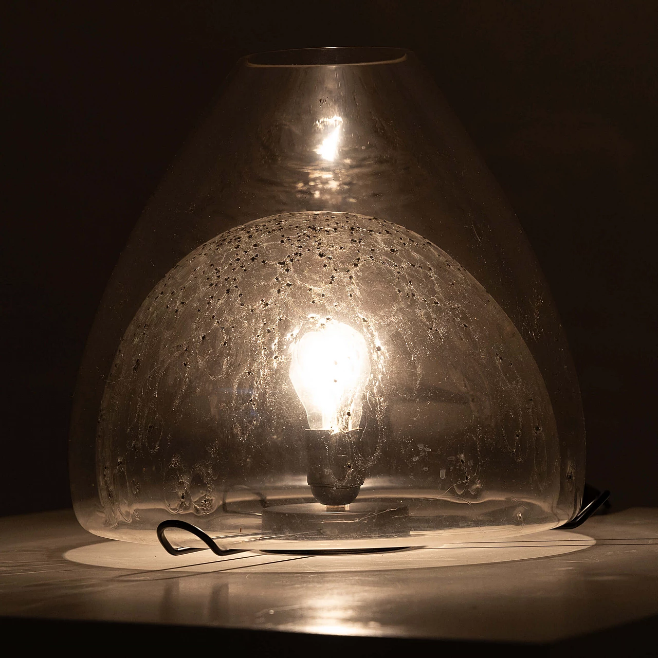 Lampada da tavolo in metallo nero e vetro di Murano, anni '70 9