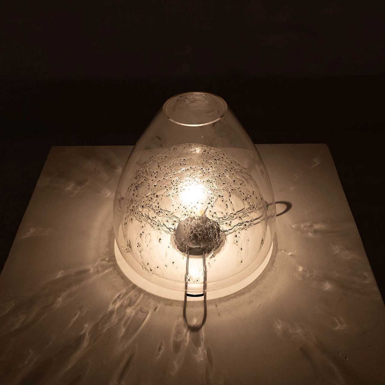 Lampada da tavolo in metallo nero e vetro di Murano, anni '70 10