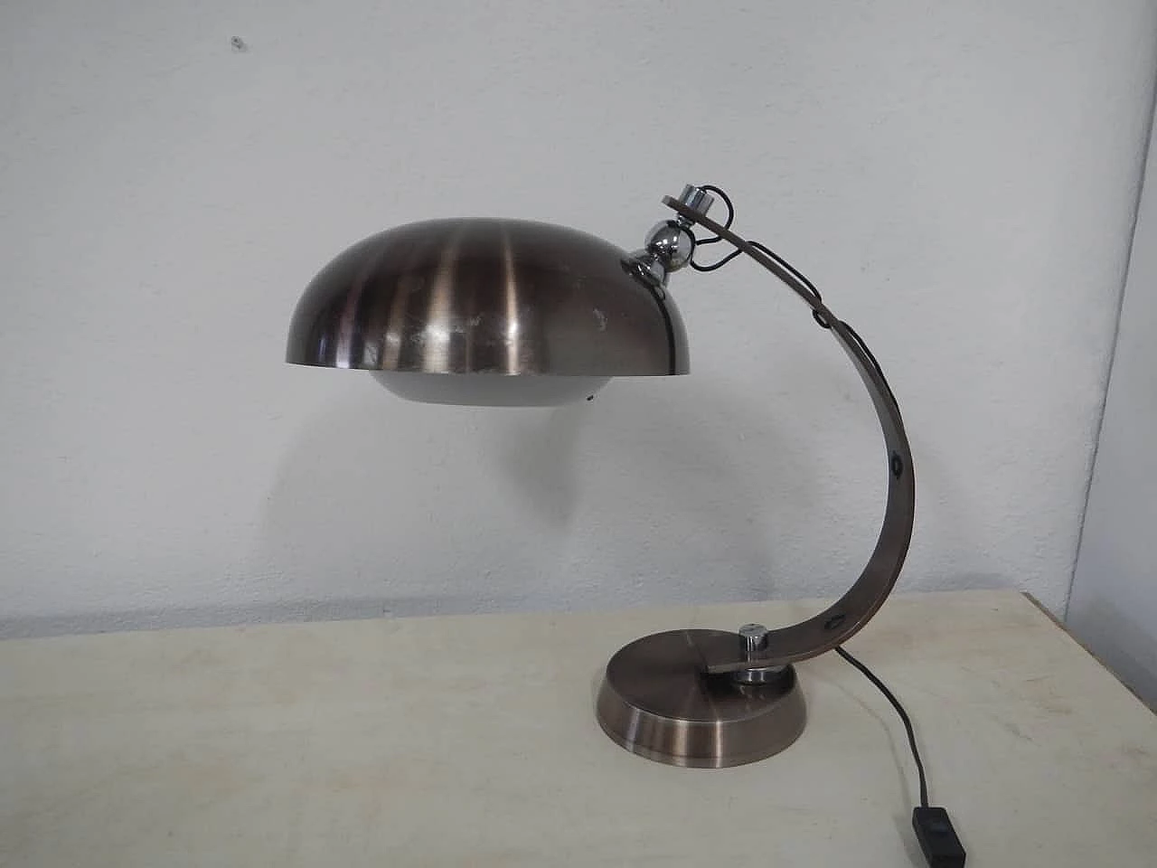 Lampada da tavolo in alluminio e metallo attribuita ad Arredoluce, anni '70 1
