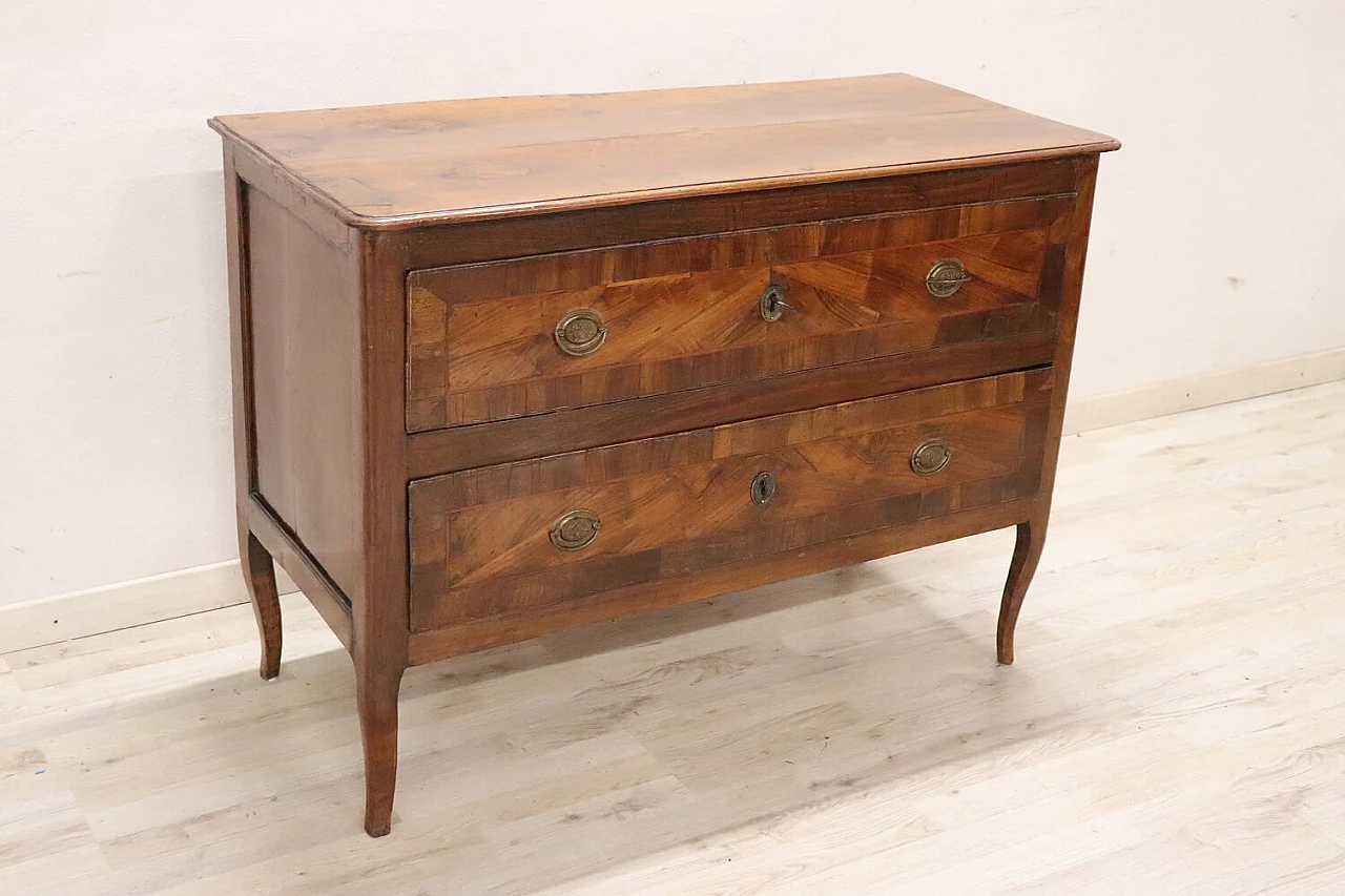 Louis XV walnut commode, 18th century 2