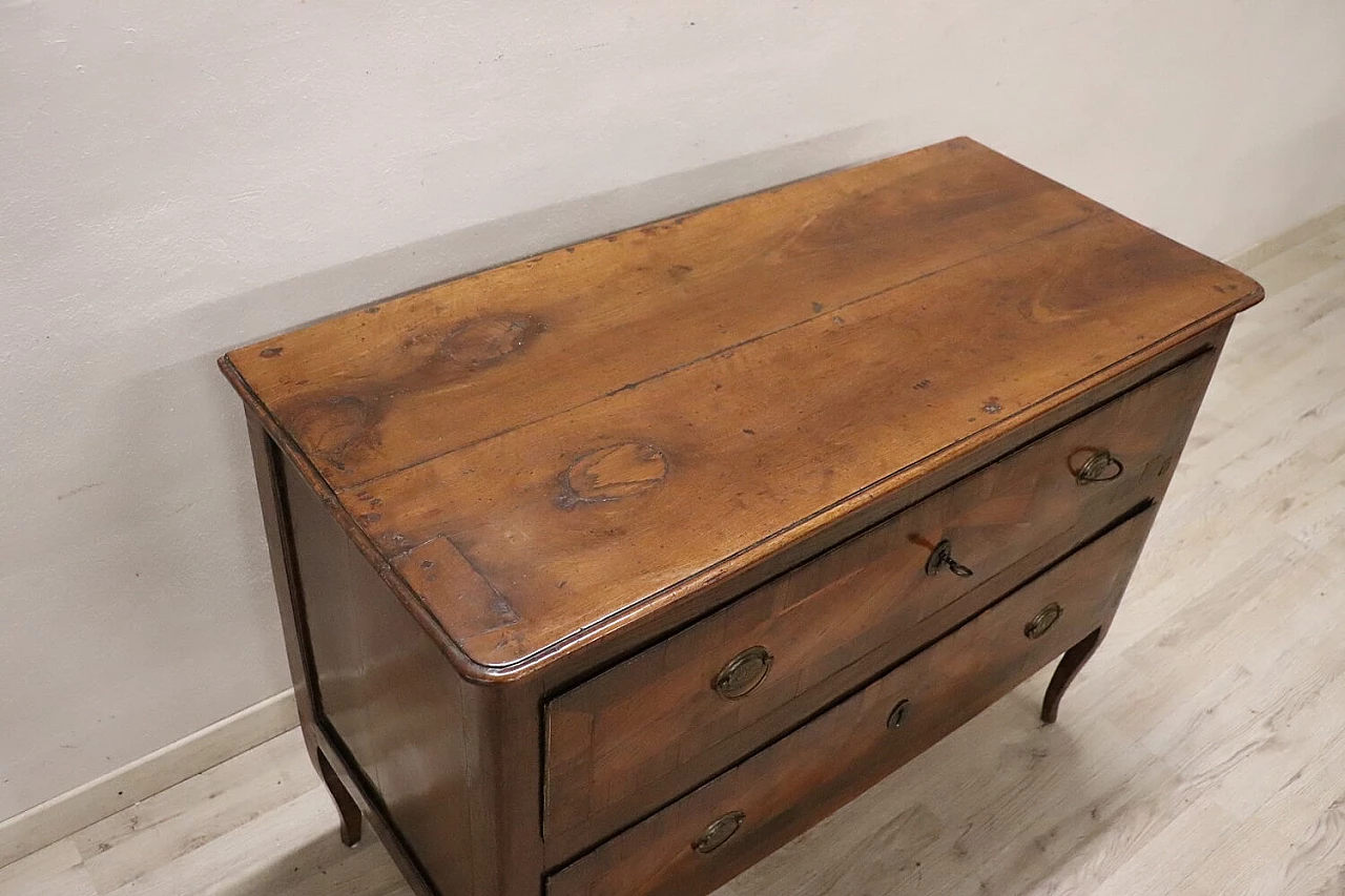 Louis XV walnut commode, 18th century 3