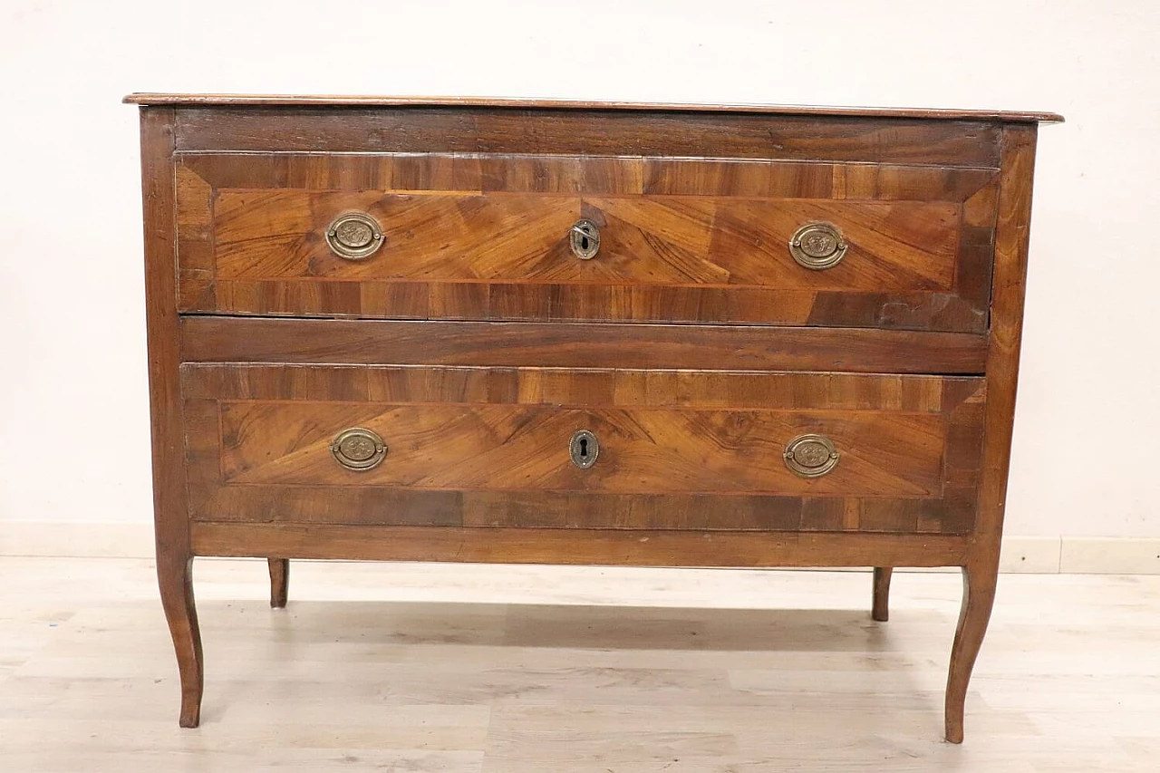 Louis XV walnut commode, 18th century 4