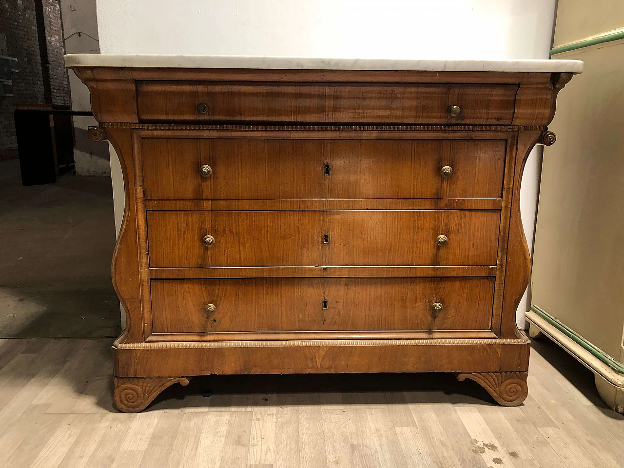 Piedmontese Charles X walnut and marble commode, first half of the 19th century 1