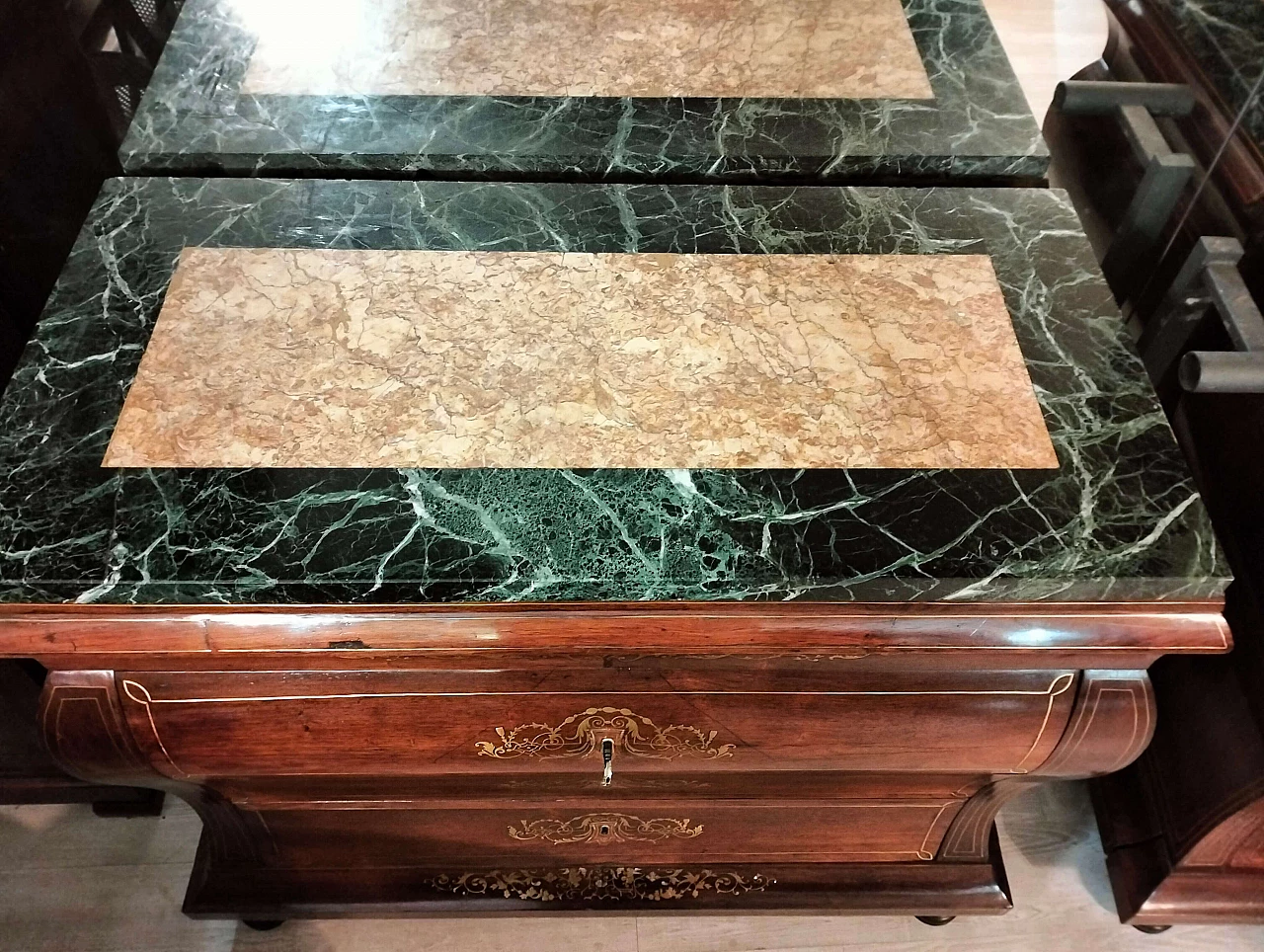 Coppia di comò spagnoli in palissandro con marmi verdi, '800 3