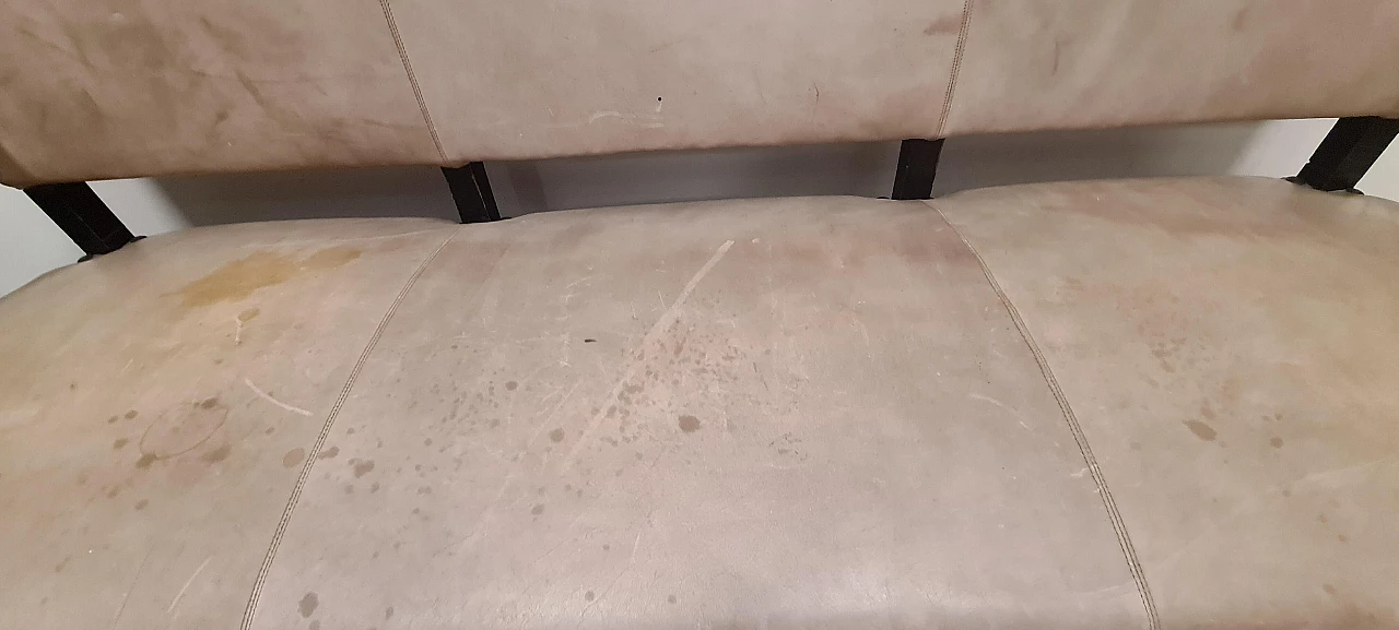 Divano a tre posti in legno laccato nero, pelle grigia e ottone, anni '80 9