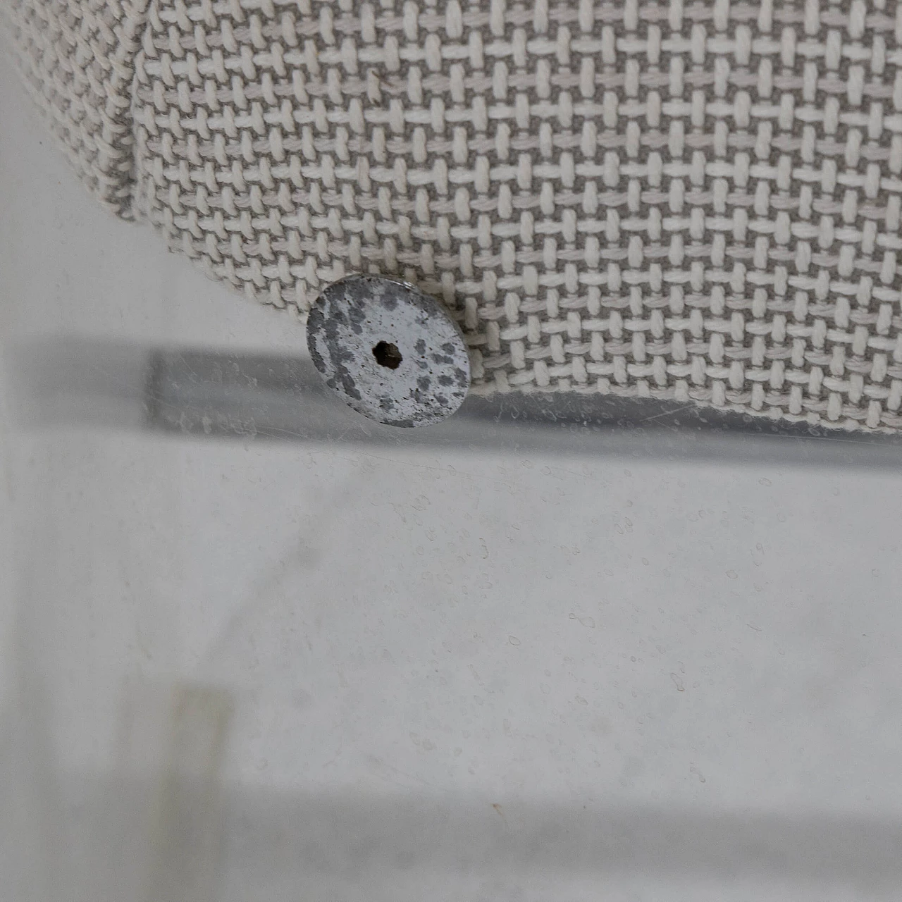 Coppia di poltrone in plexiglass, metallo e tessuto, anni '60 9