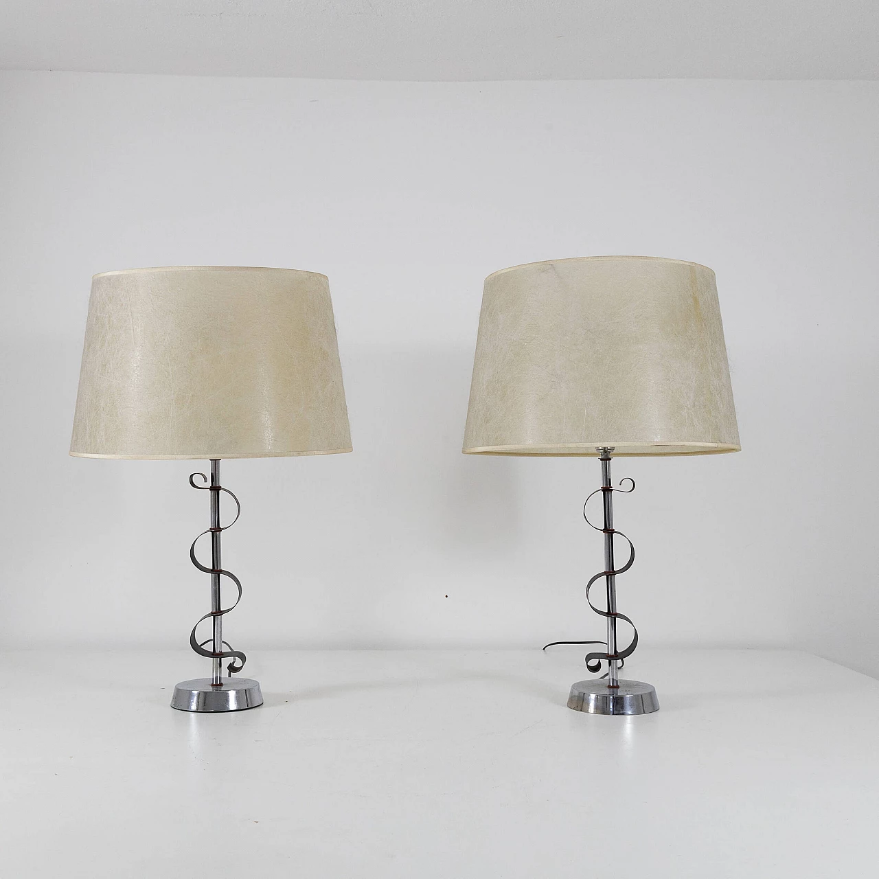 Pair of chromed and varnished metal table lamps, 1950s 1