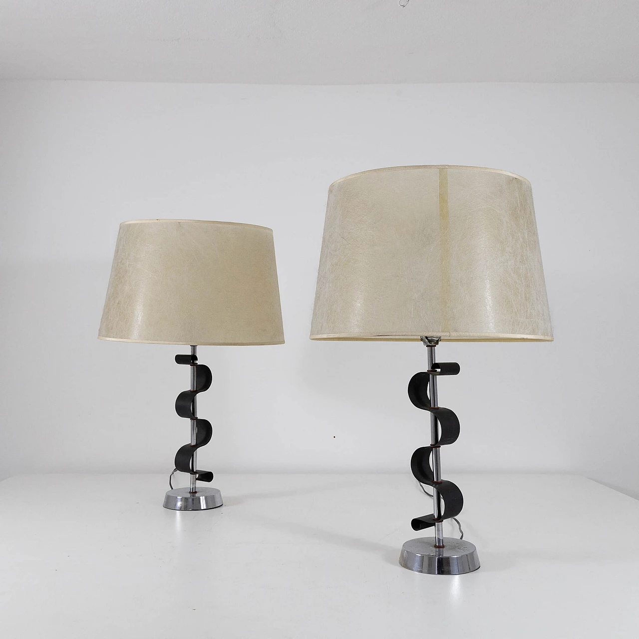Pair of chromed and varnished metal table lamps, 1950s 2