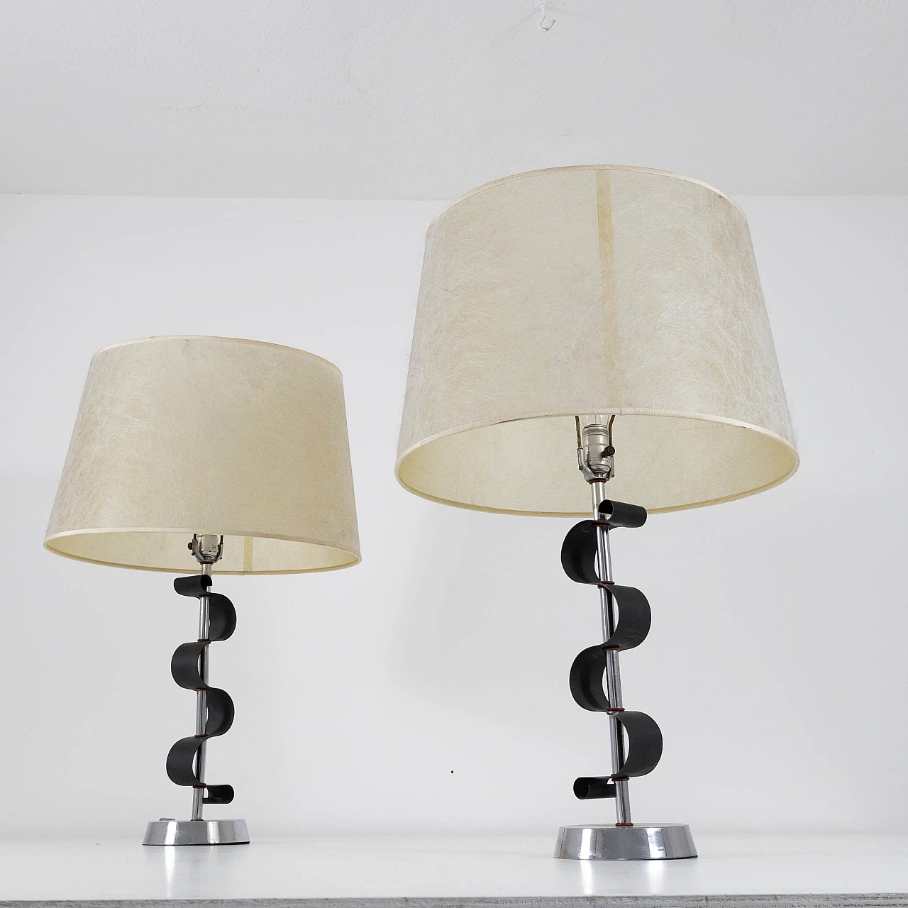 Pair of chromed and varnished metal table lamps, 1950s 7