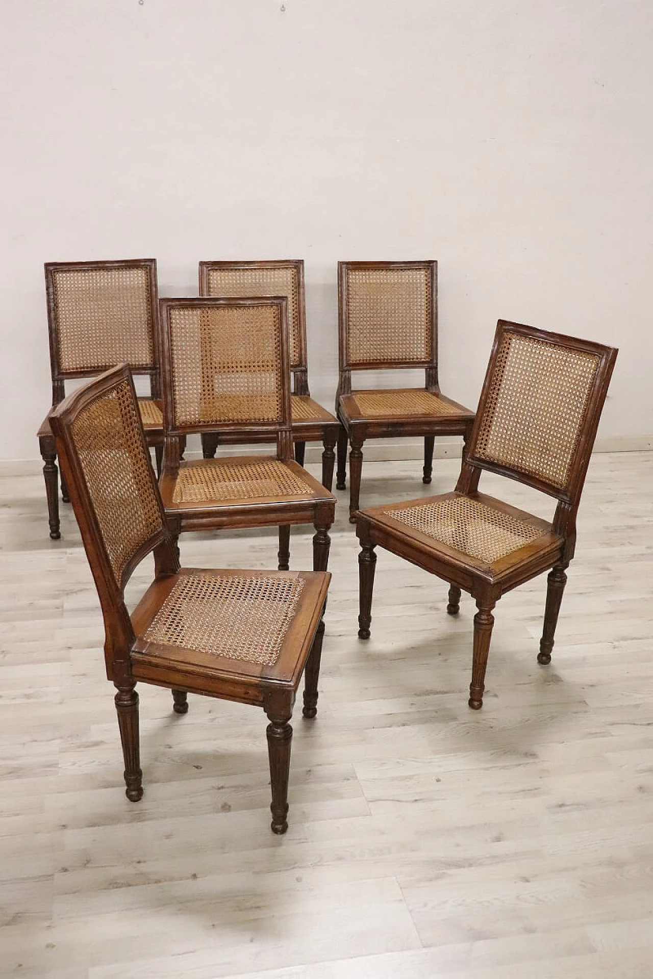 6 Vienna walnut and straw chairs, 18th century 3