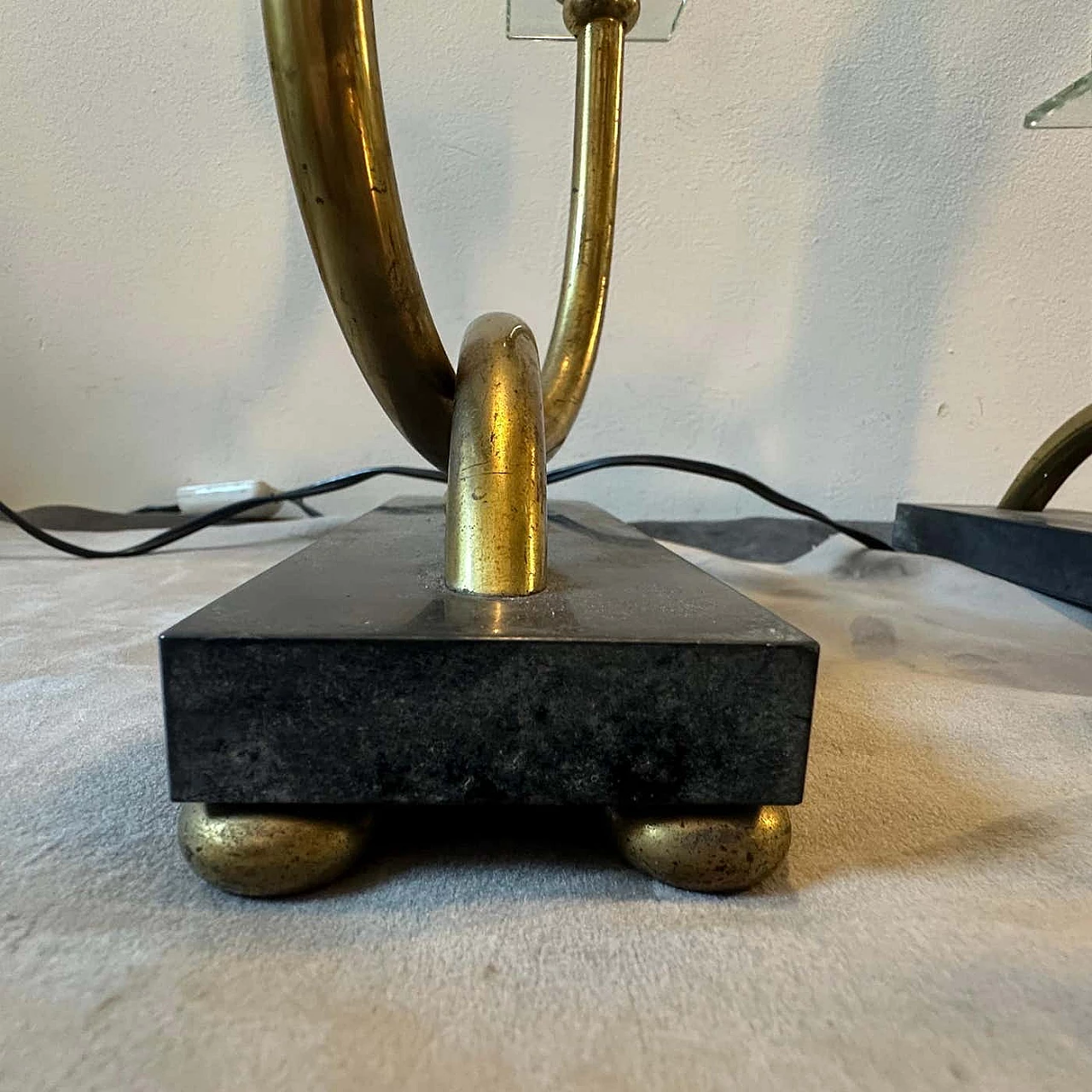 Pair of brass, marble and glass table lamps in the style of Gio Ponti, 1930s 4