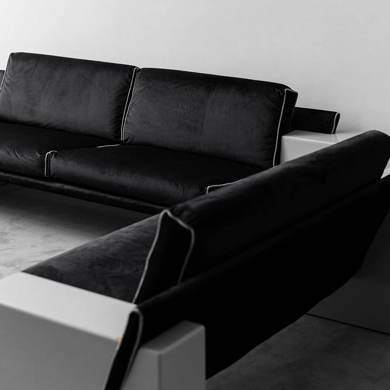 Plastic and velvet corner sofa by Arflex, 1970s 8