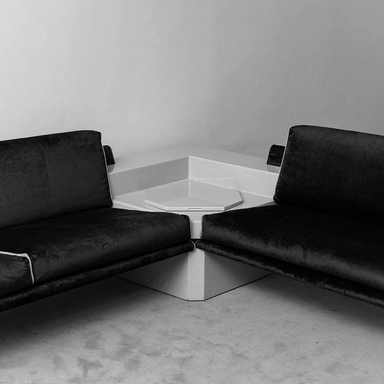 Plastic and velvet corner sofa by Arflex, 1970s 10
