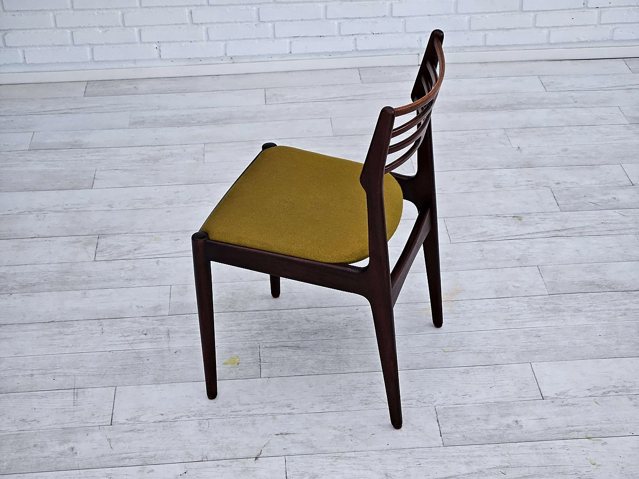 3 Chairs 101 by Johannes Andersen for Vamo Sønderborg, 1970s 11