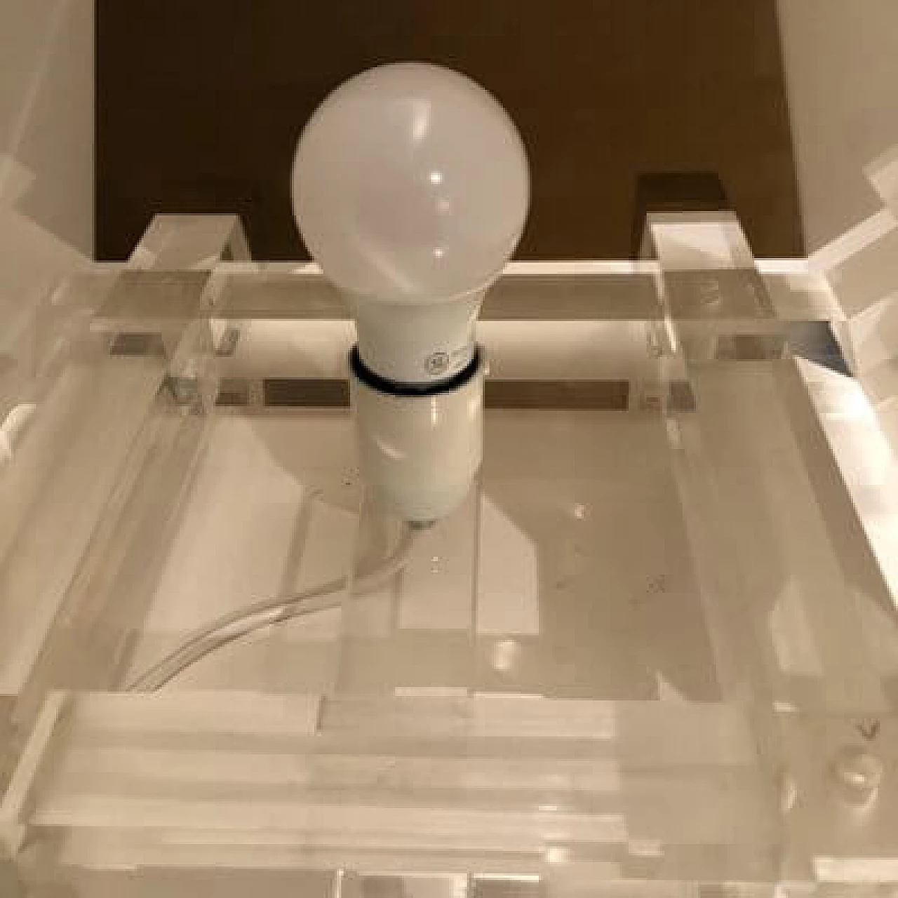 Lampada da tavolo in acrilico, anni '70 5