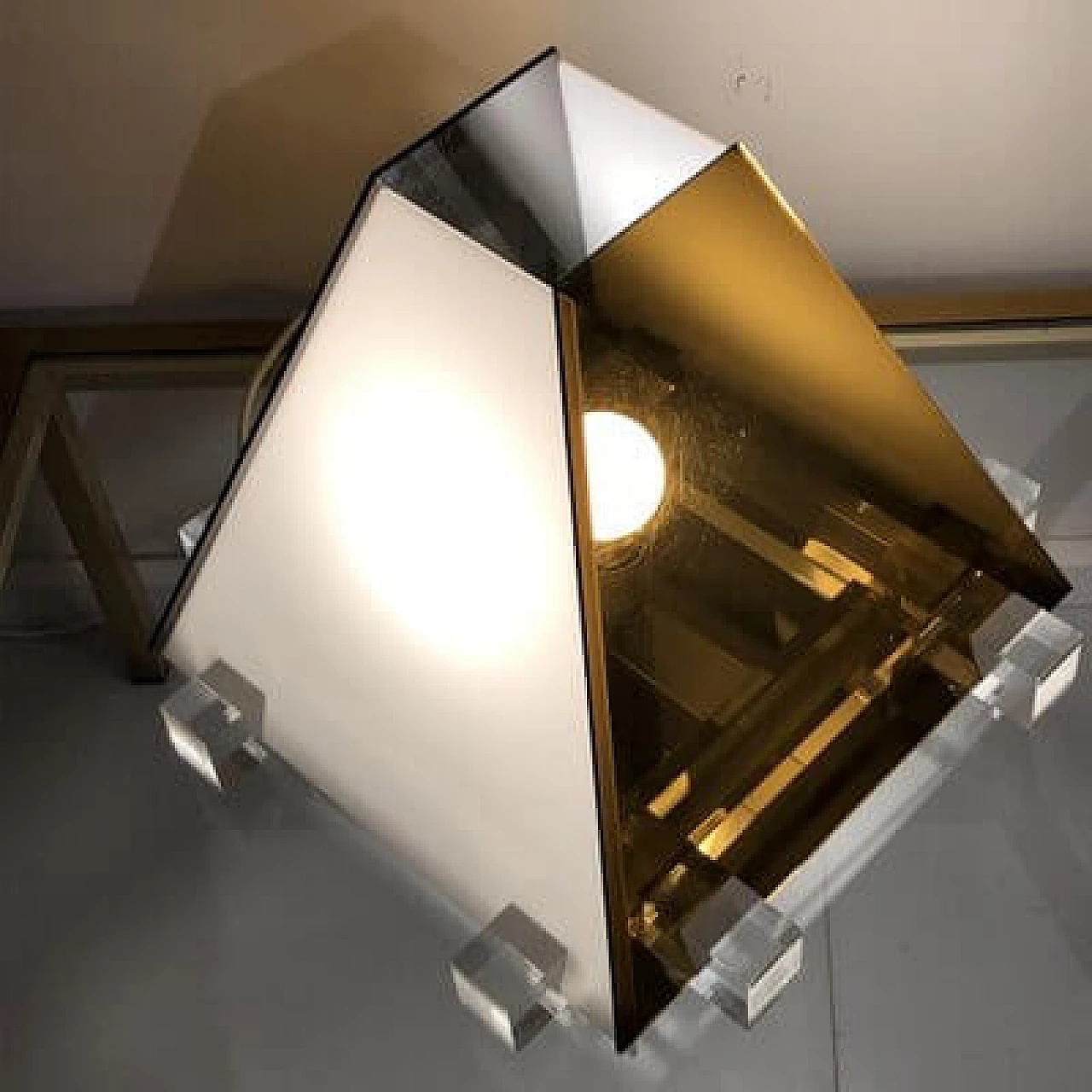 Lampada da tavolo in acrilico, anni '70 9