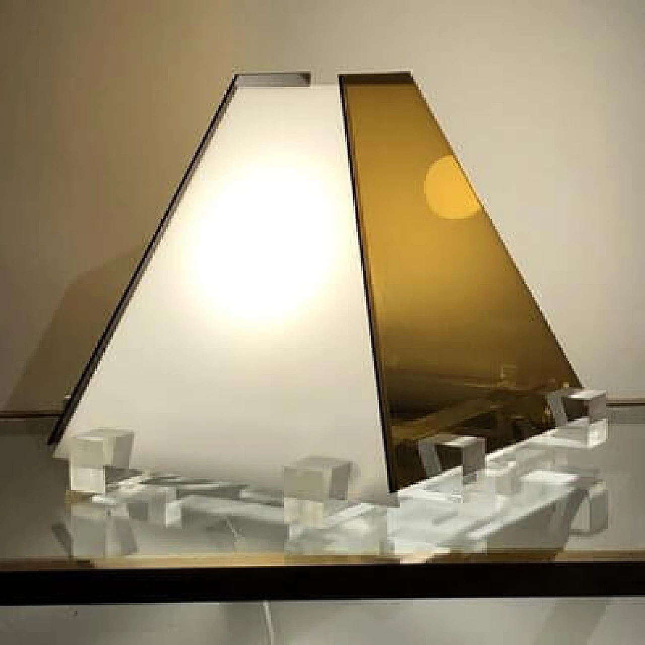 Lampada da tavolo in acrilico, anni '70 10