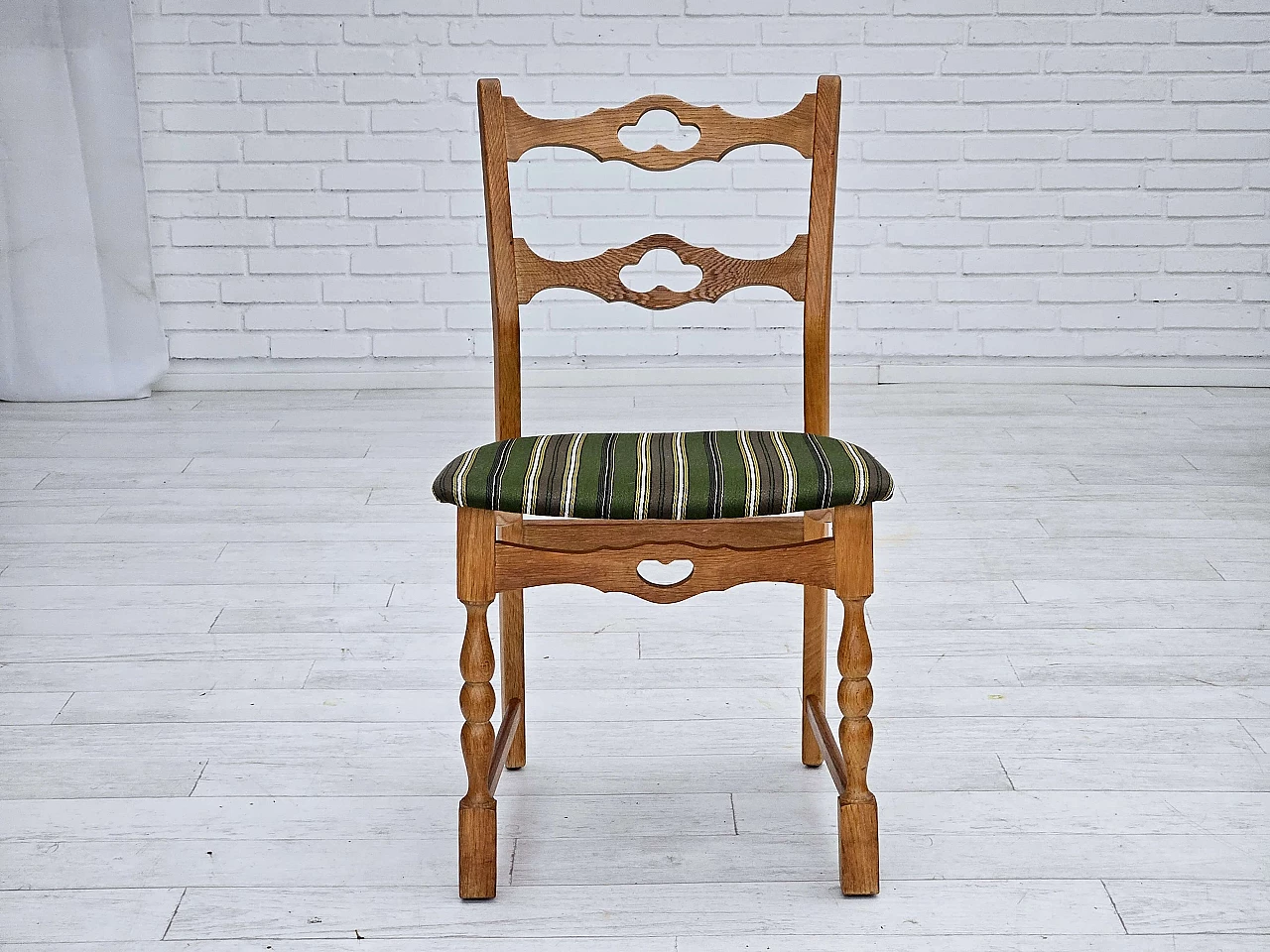 6 Danish chairs in oak and fabric, 1970s 9