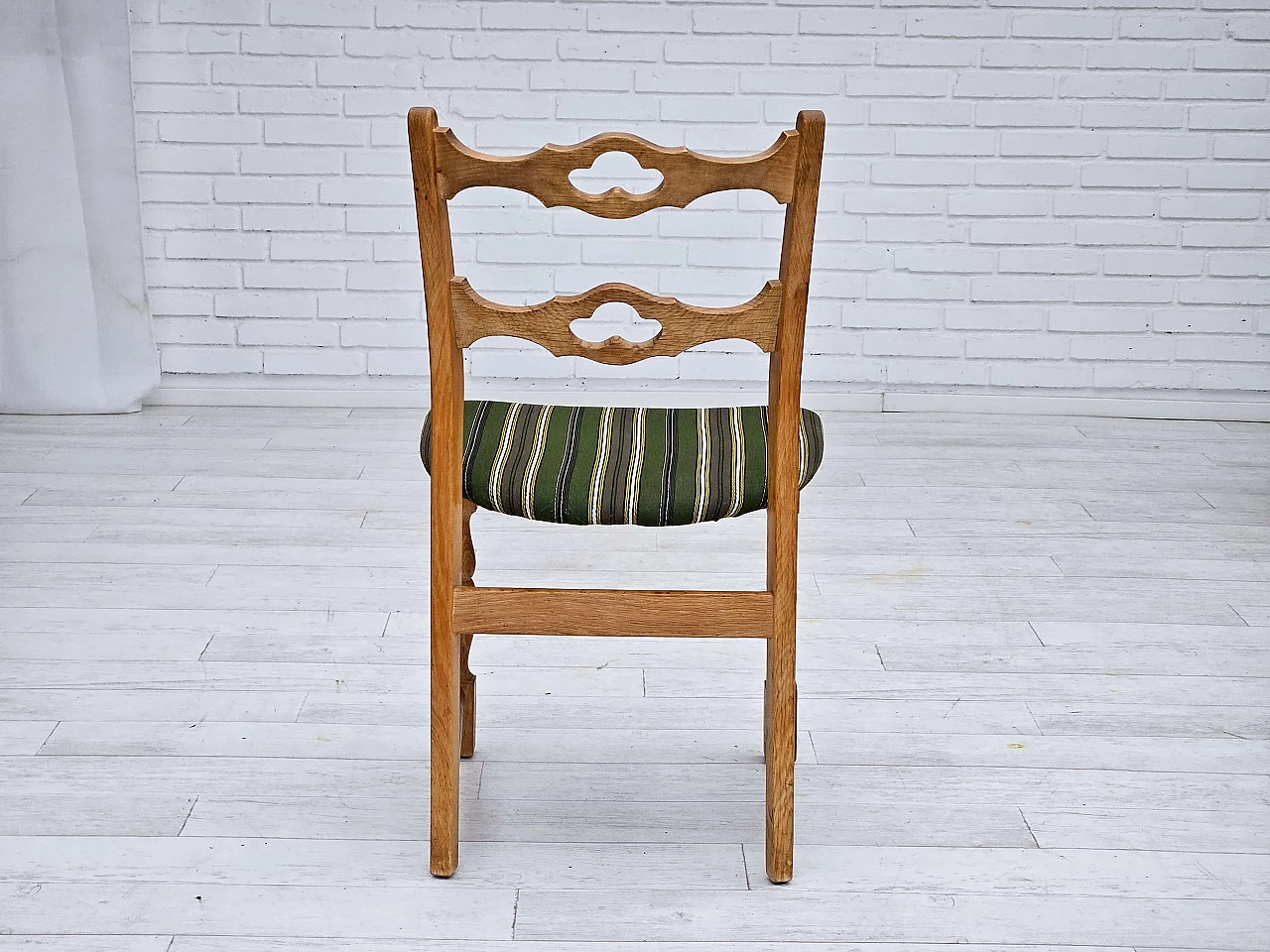 6 Danish chairs in oak and fabric, 1970s 14