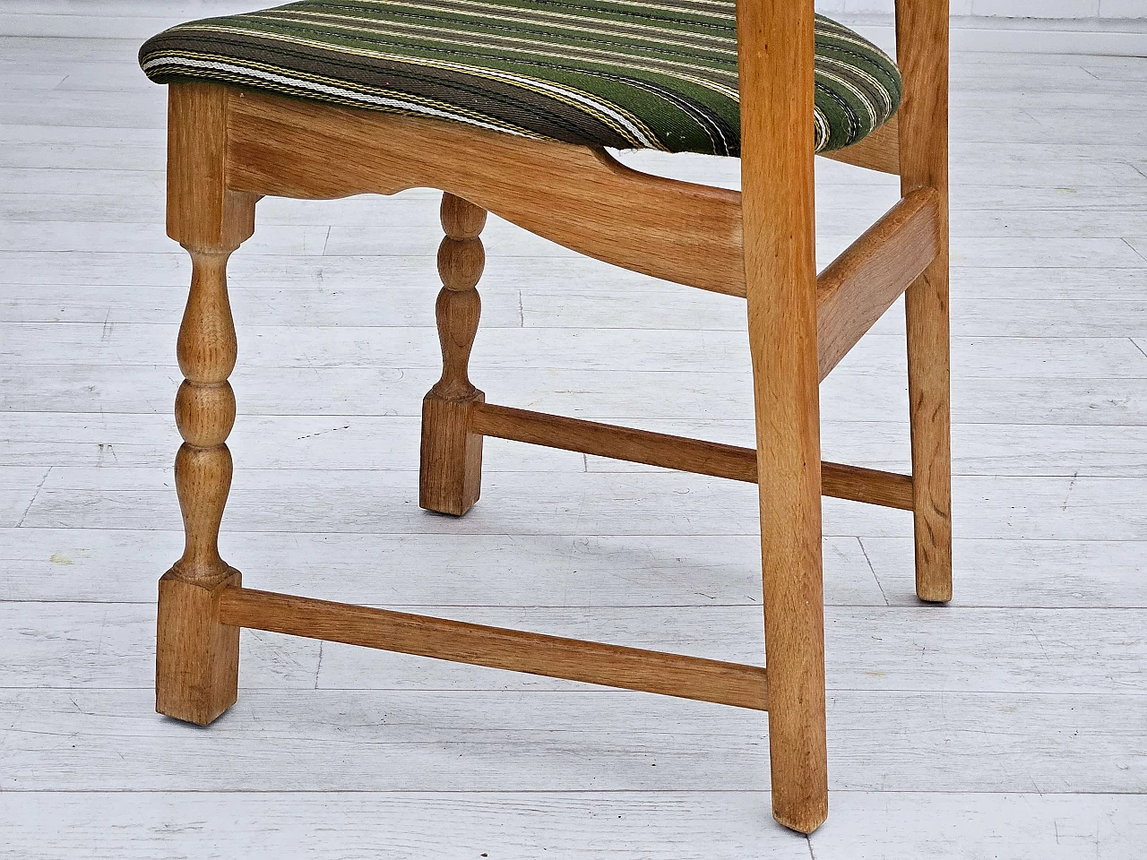 6 Danish chairs in oak and fabric, 1970s 15