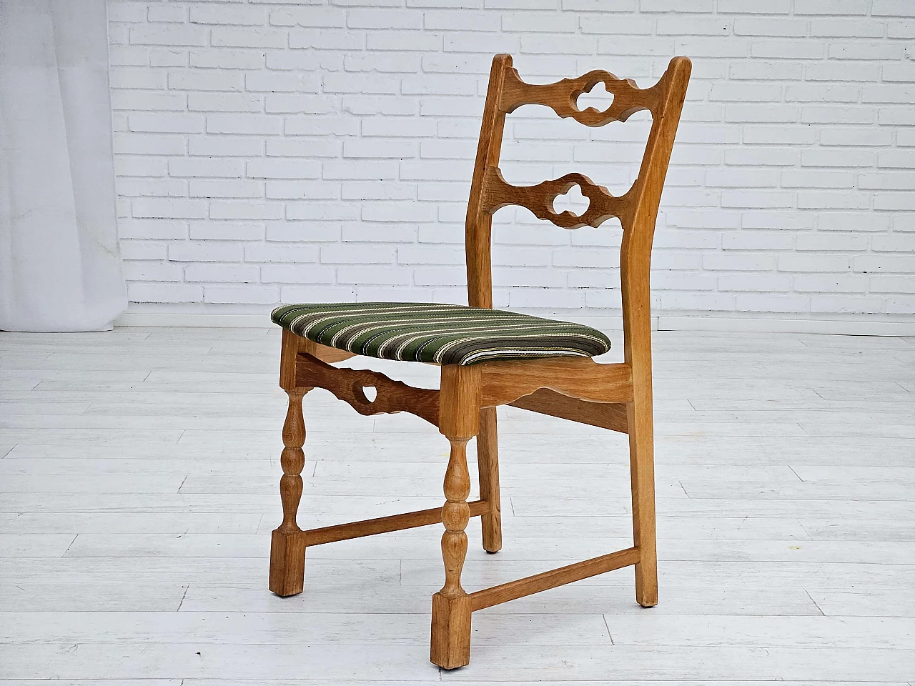 6 Danish chairs in oak and fabric, 1970s 16