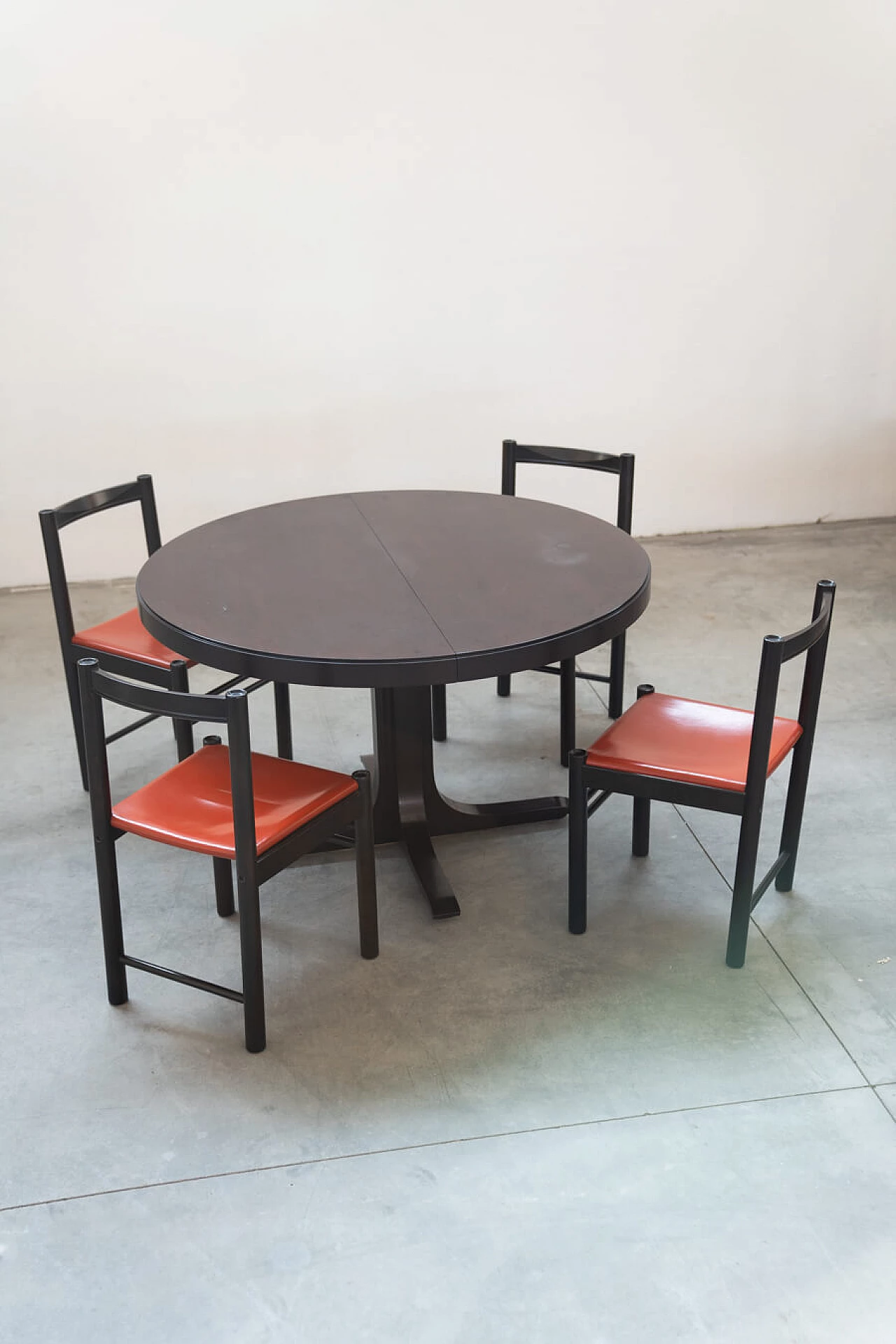 6 Chairs and table by Ibisco, 1970s 19