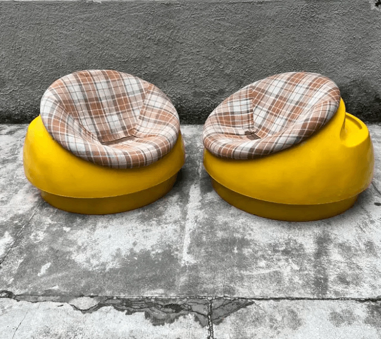 Pair of fibreglass armchairs, 1960s 4