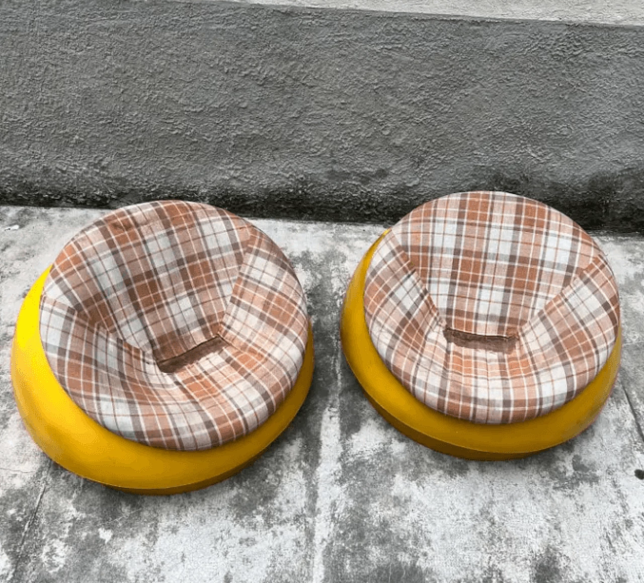 Pair of fibreglass armchairs, 1960s 5