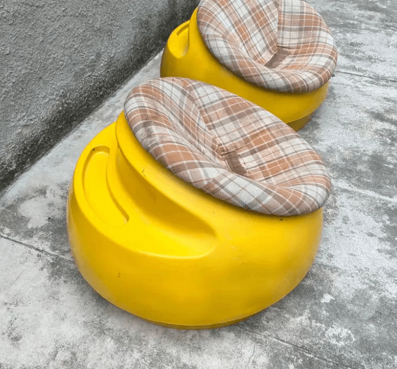 Pair of fibreglass armchairs, 1960s 6