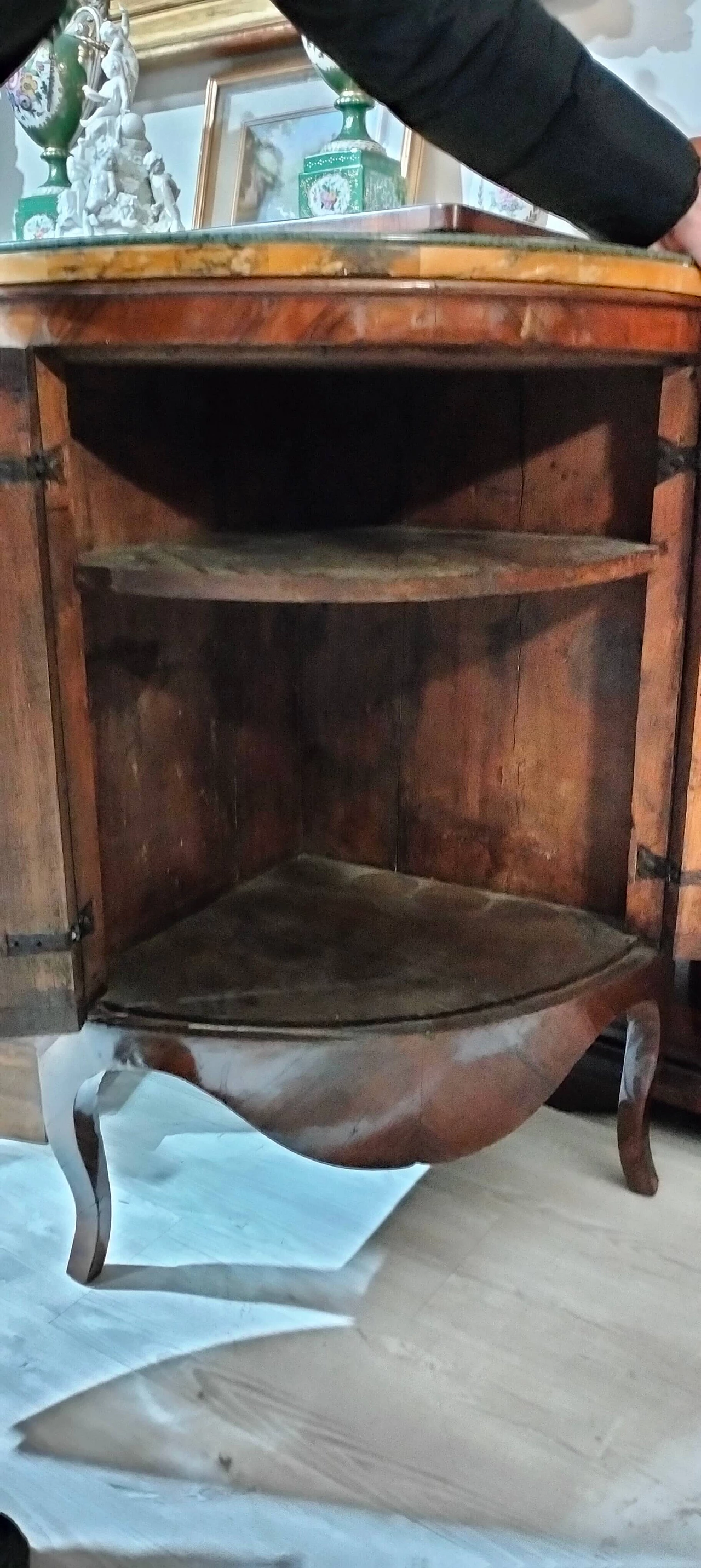 Angoliera Luigi XIV in ebano e marmo Giallo Siena, '700 8