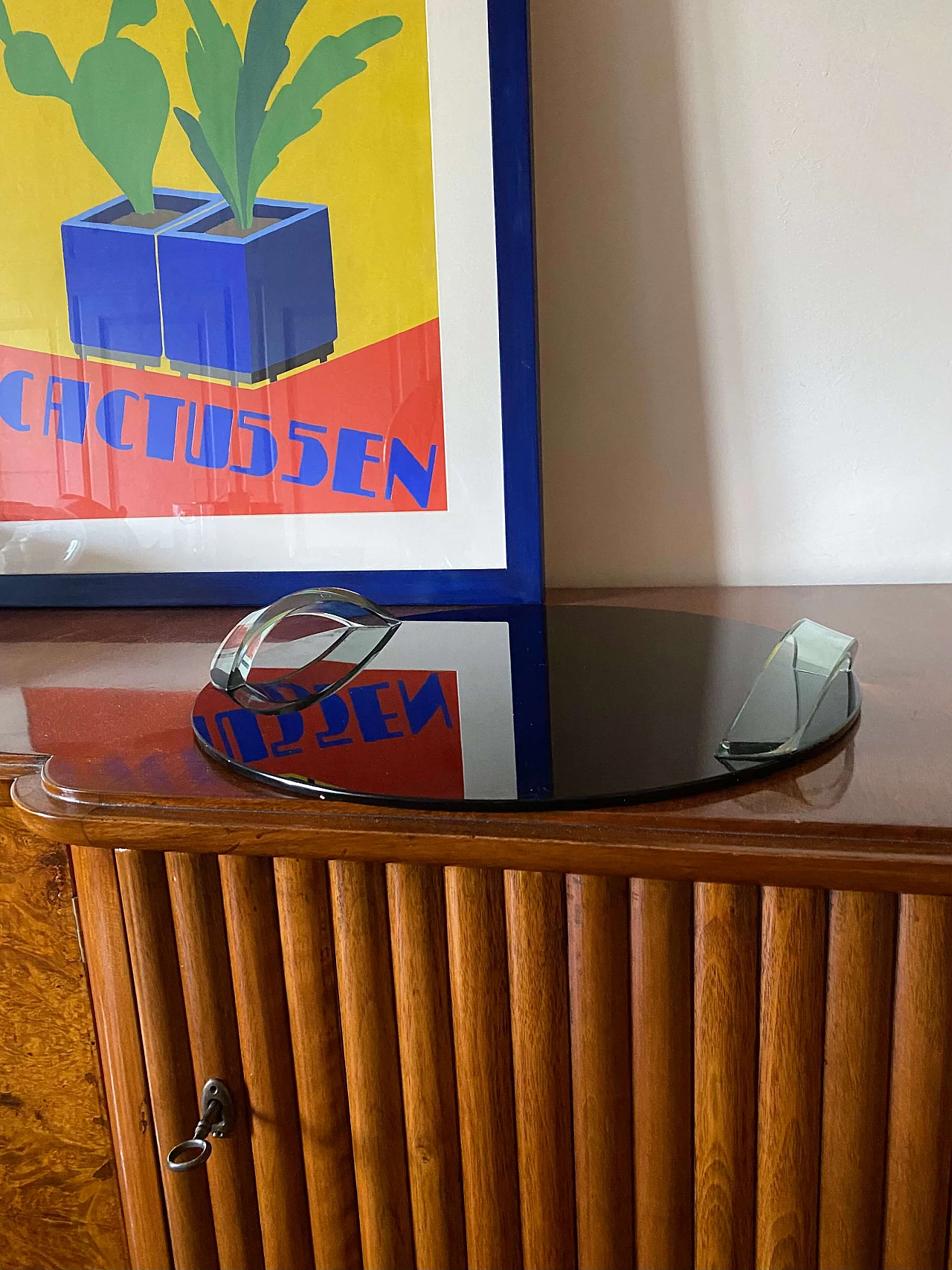 Vassoio in vetro nero con manici trasparenti, anni '70 3