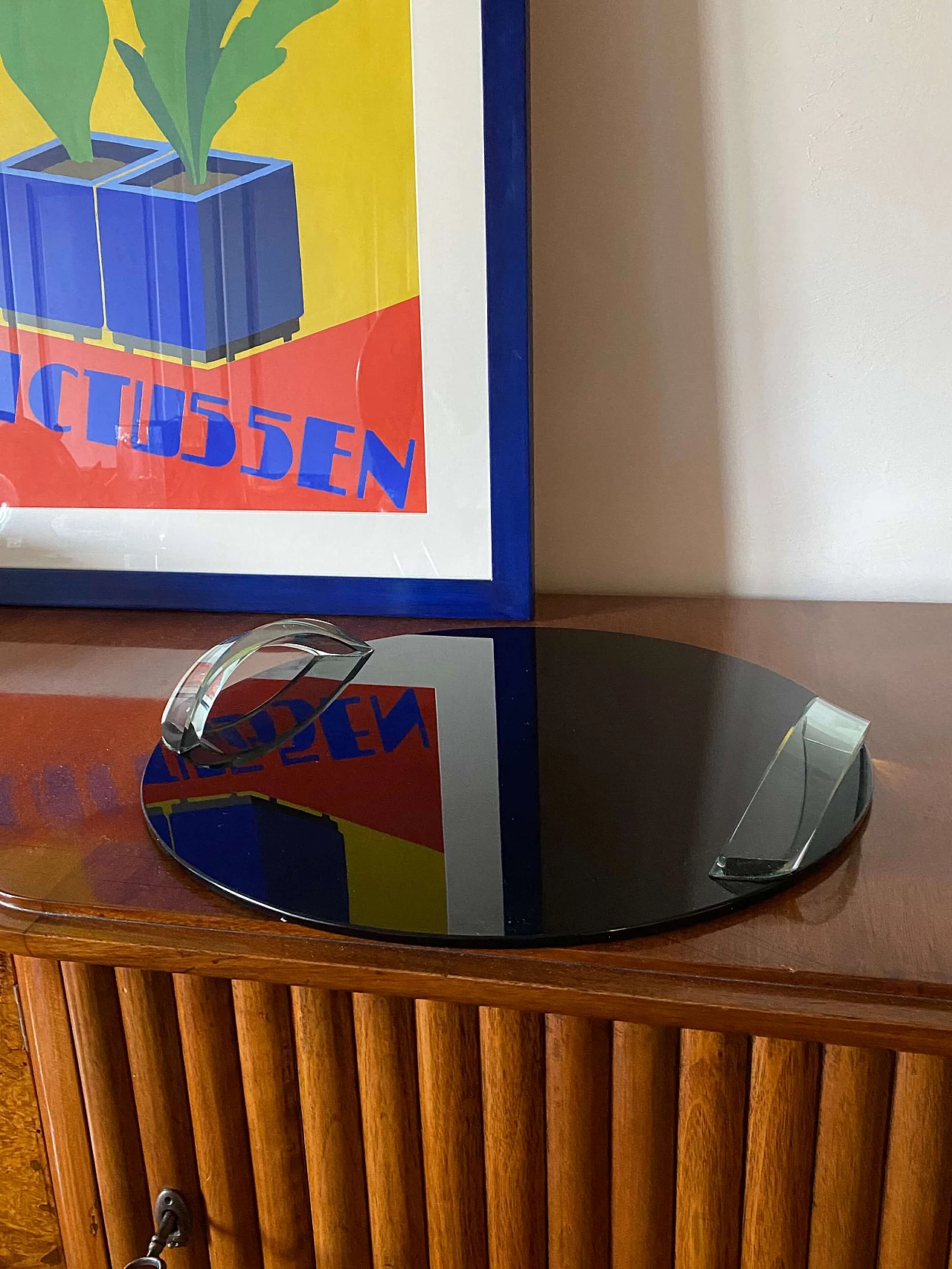 Vassoio in vetro nero con manici trasparenti, anni '70 4