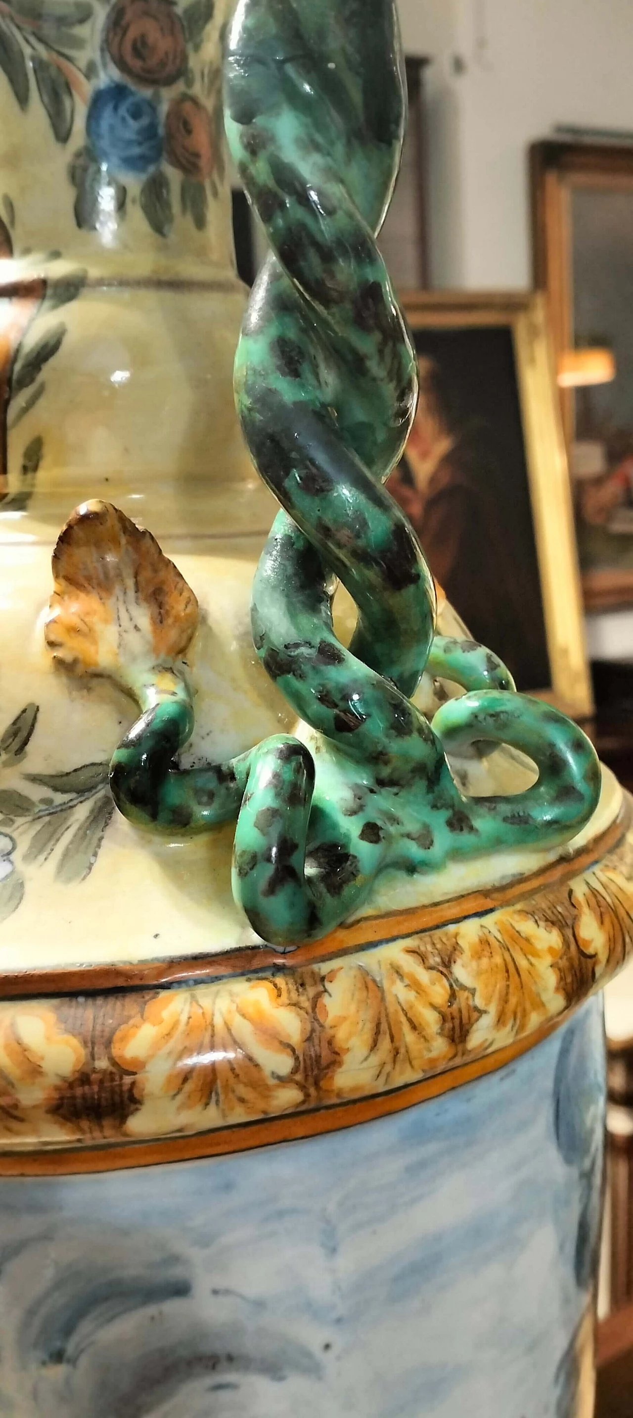 Coppia di vasi Napoleone III in ceramica dipinta a mano, '800 4