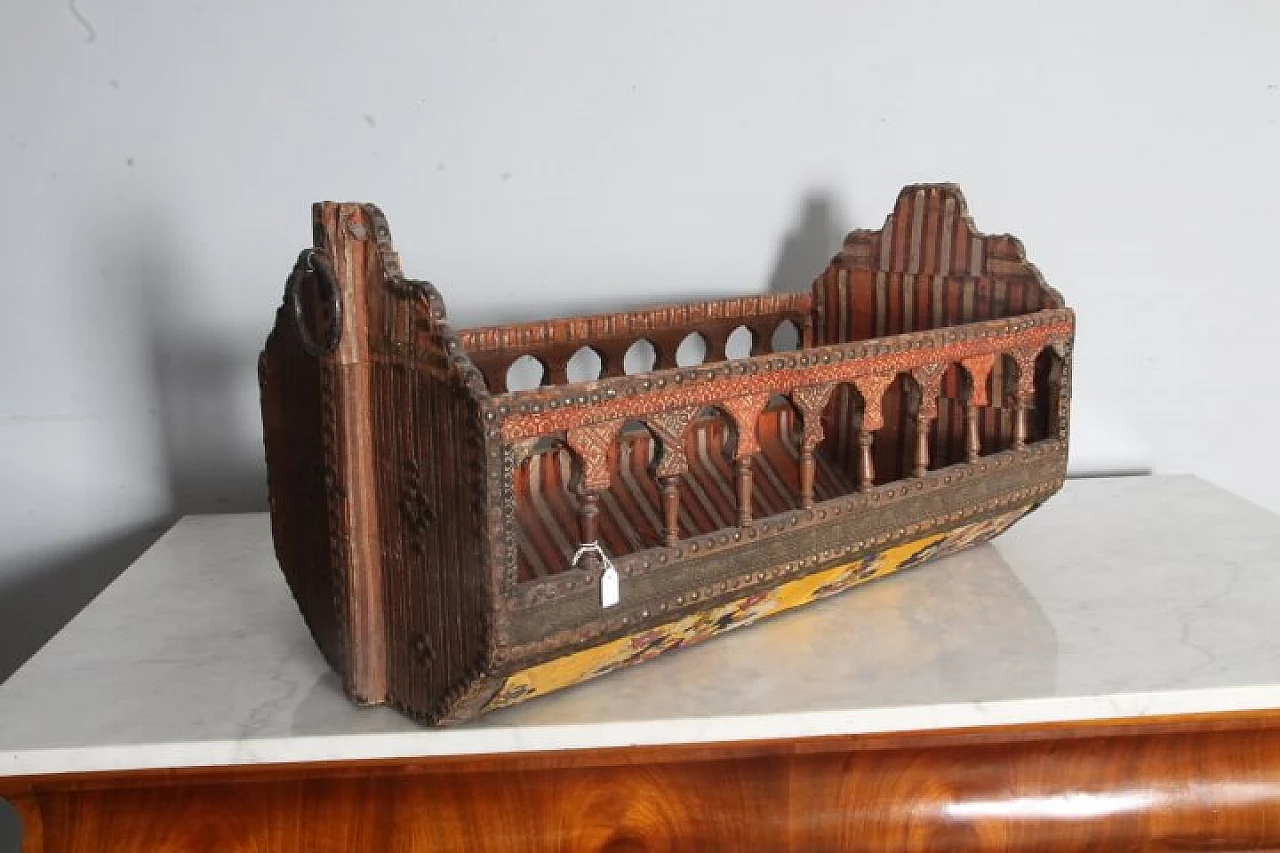 Florentine carved wood and fabric cradle, 17th century 8