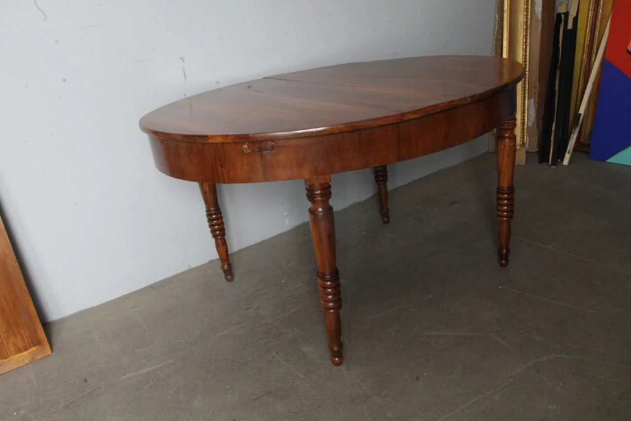 Tuscan oval solid walnut extendable table, mid-19th century 2