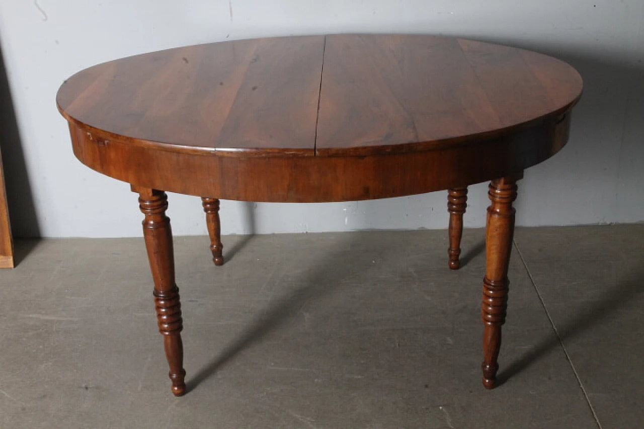 Tuscan oval solid walnut extendable table, mid-19th century 3